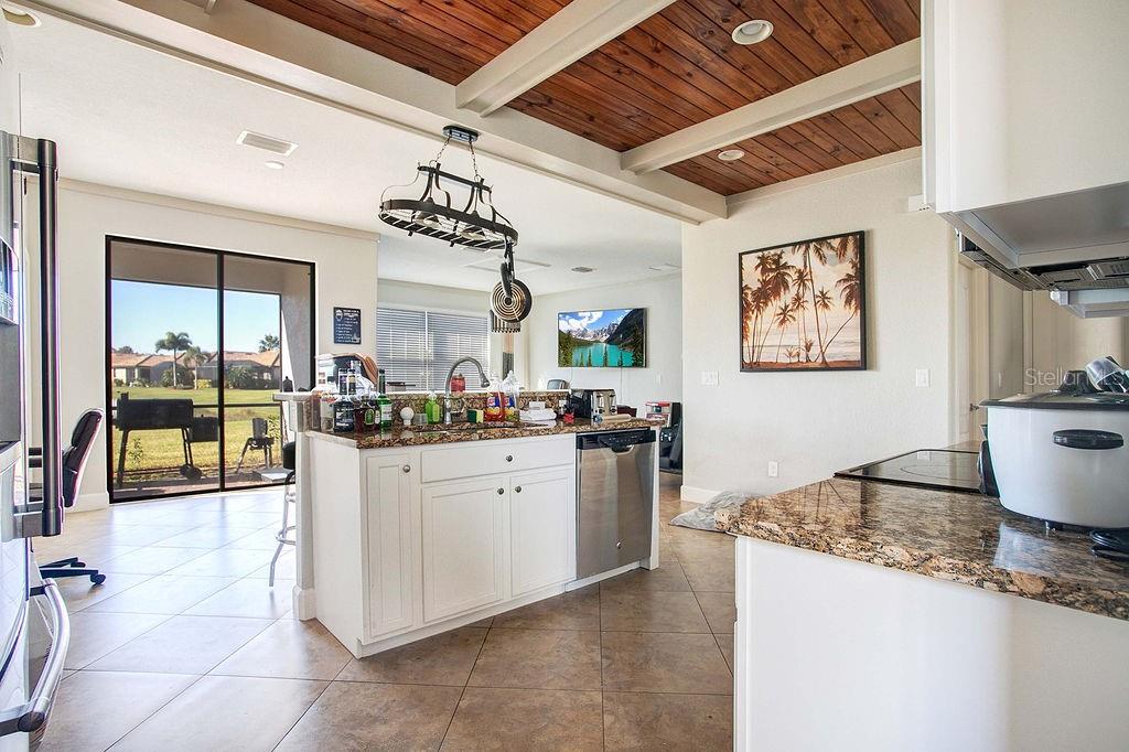 6914 QUIET CREEK DR — photo 12
