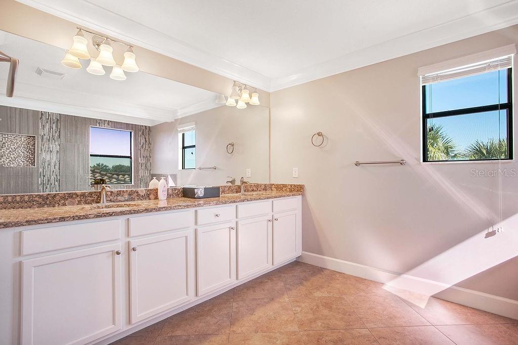 6914 QUIET CREEK DR — photo 32