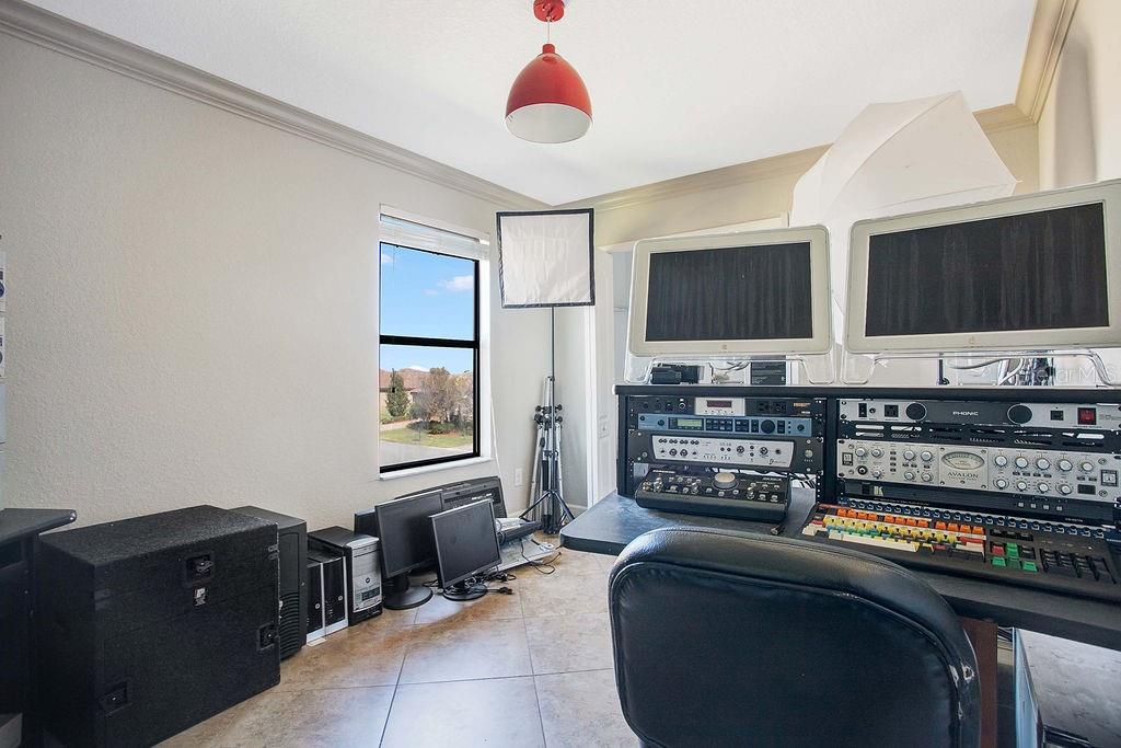 6914 QUIET CREEK DR — photo 25