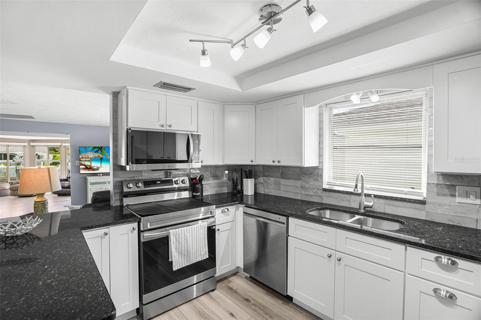 4916 POMPANO DR — photo 10