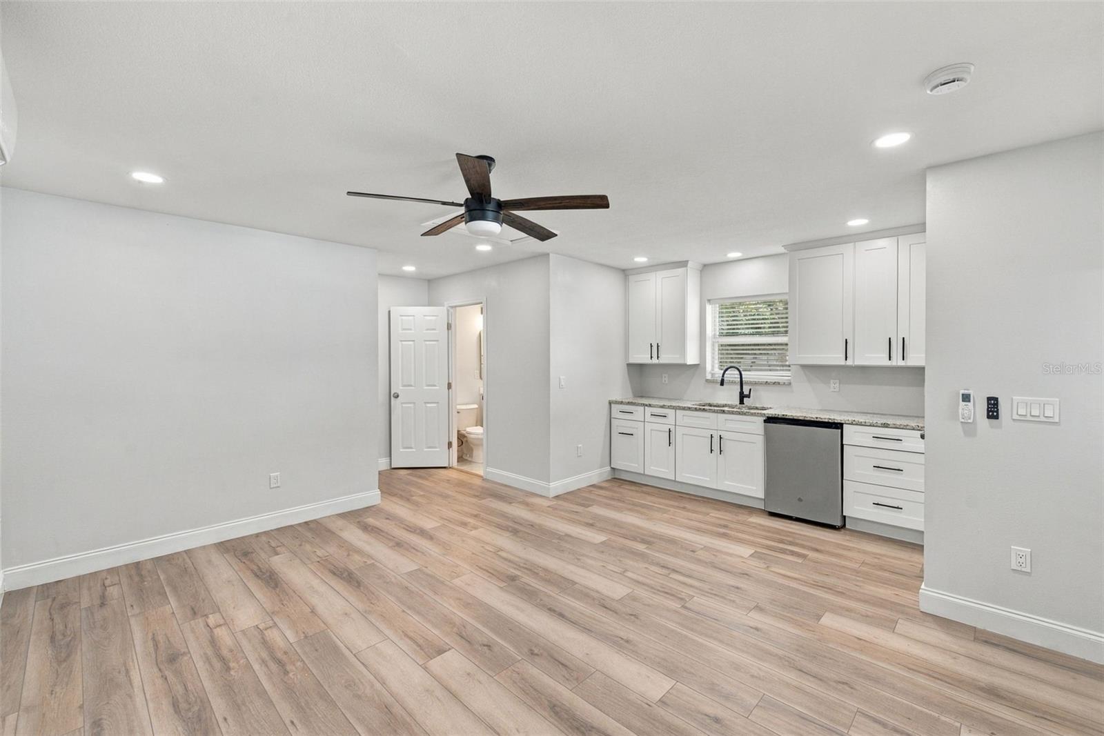 109 E JEAN ST — photo 30