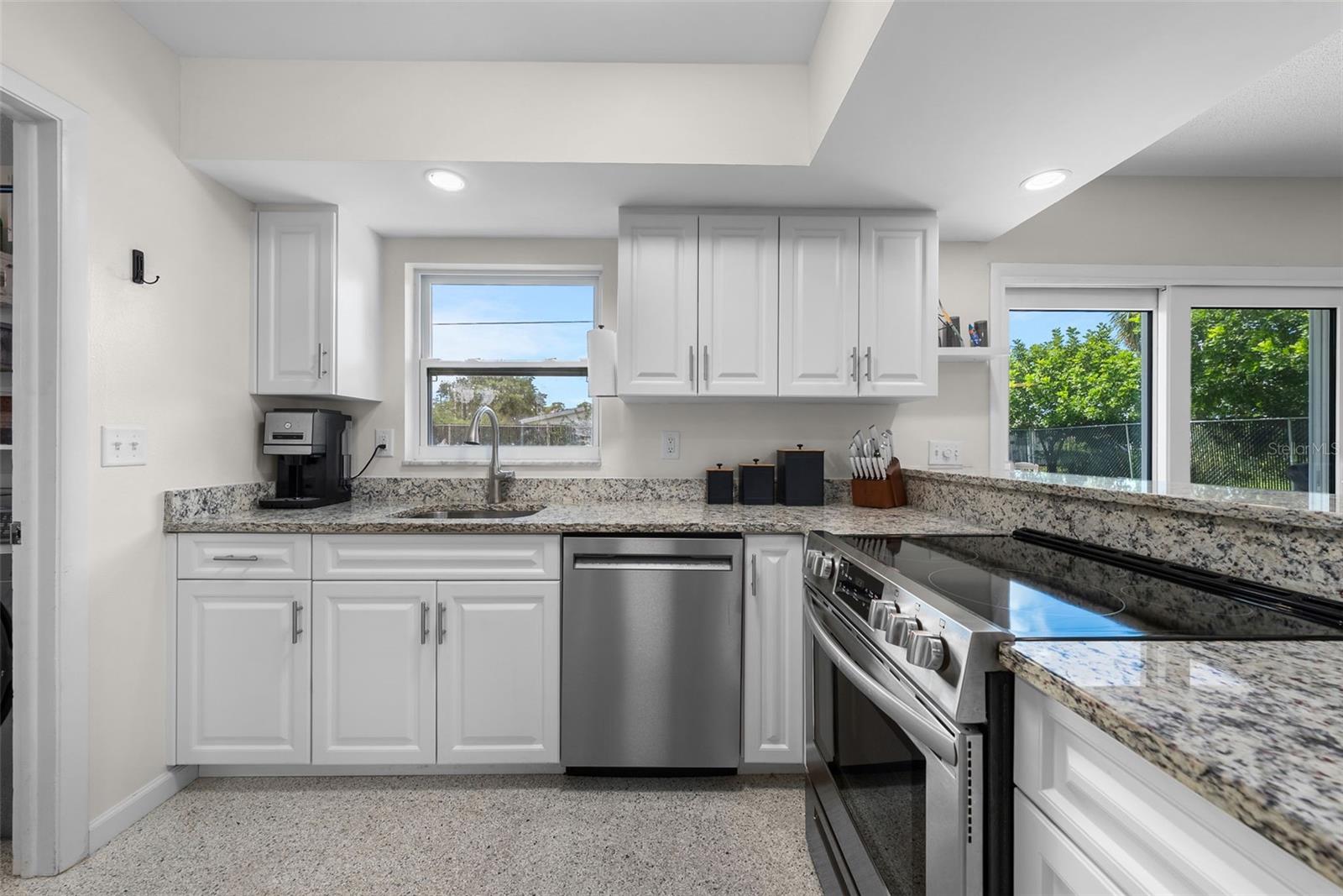 8081 CASCADAS AVE — photo 3