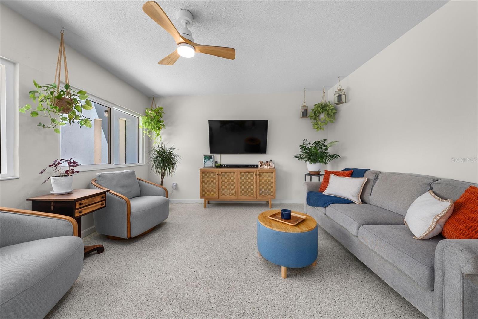 8081 CASCADAS AVE — photo 11
