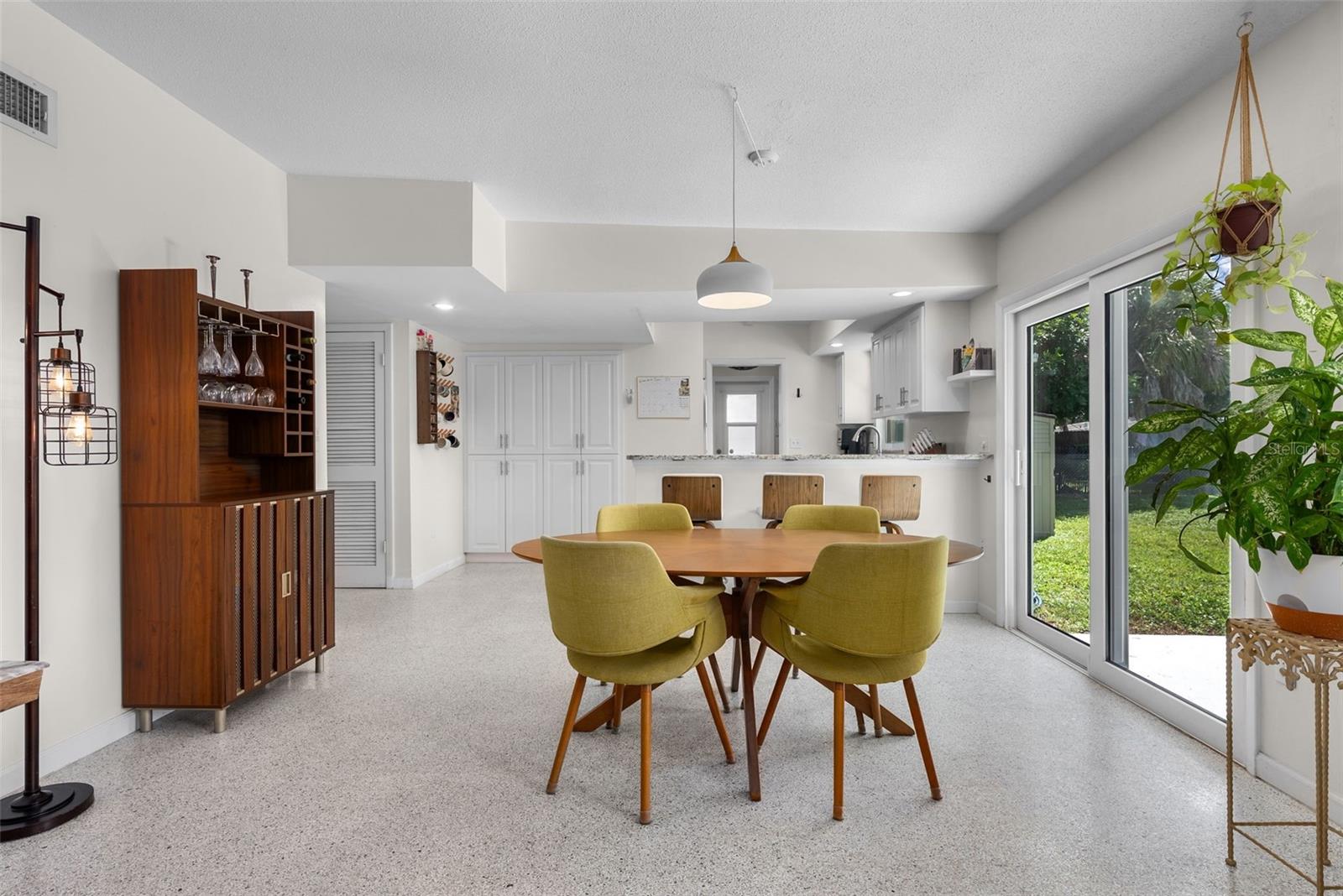 8081 CASCADAS AVE — photo 12