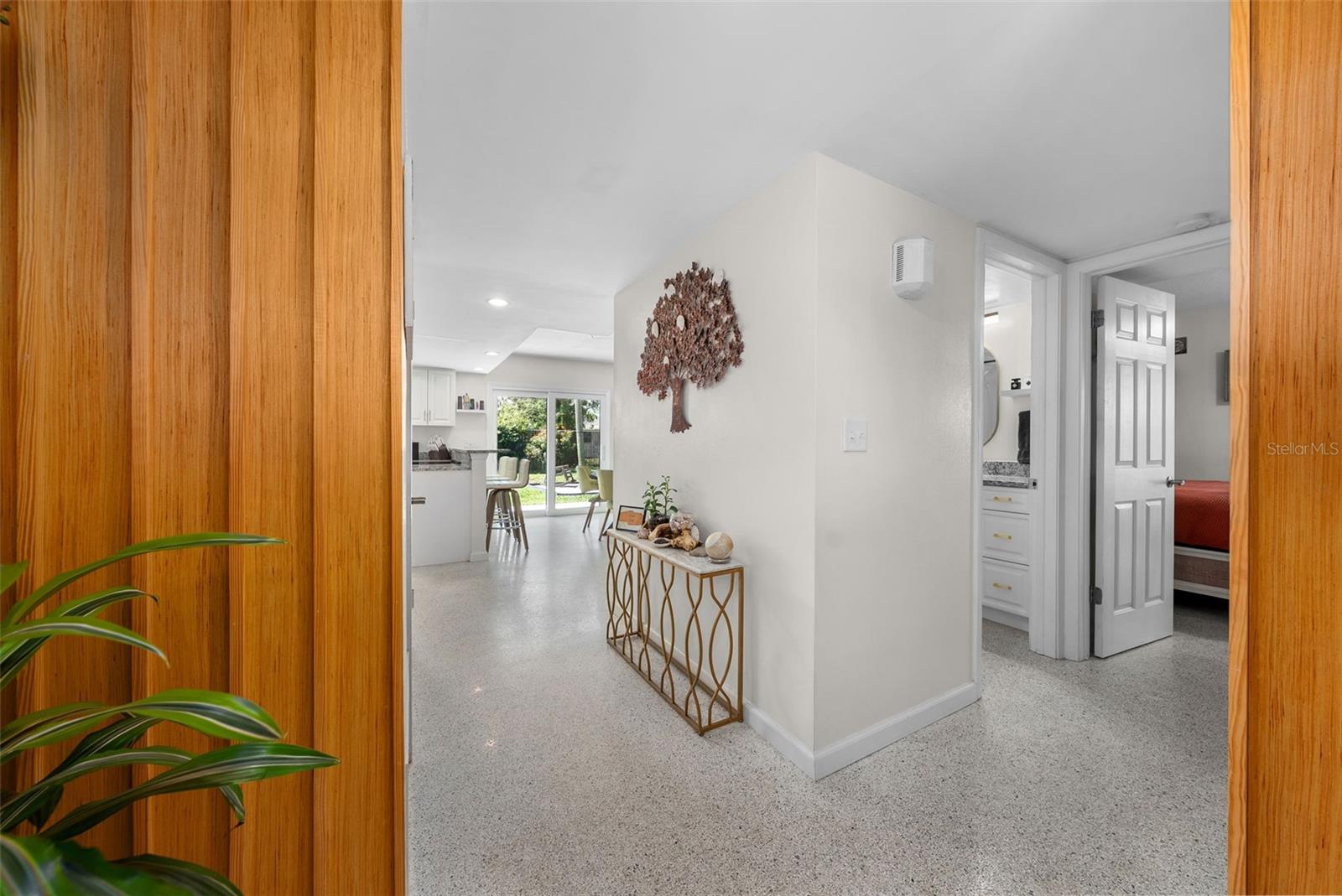8081 CASCADAS AVE — photo 5