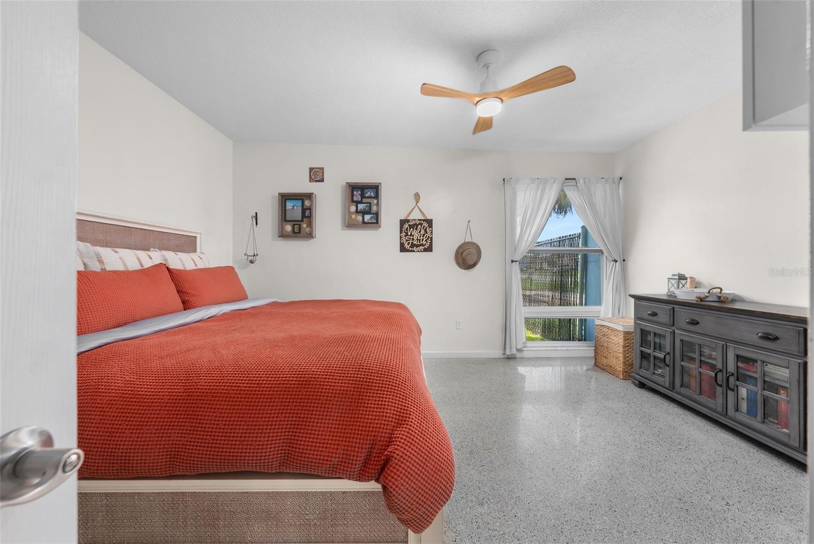 8081 CASCADAS AVE — photo 25