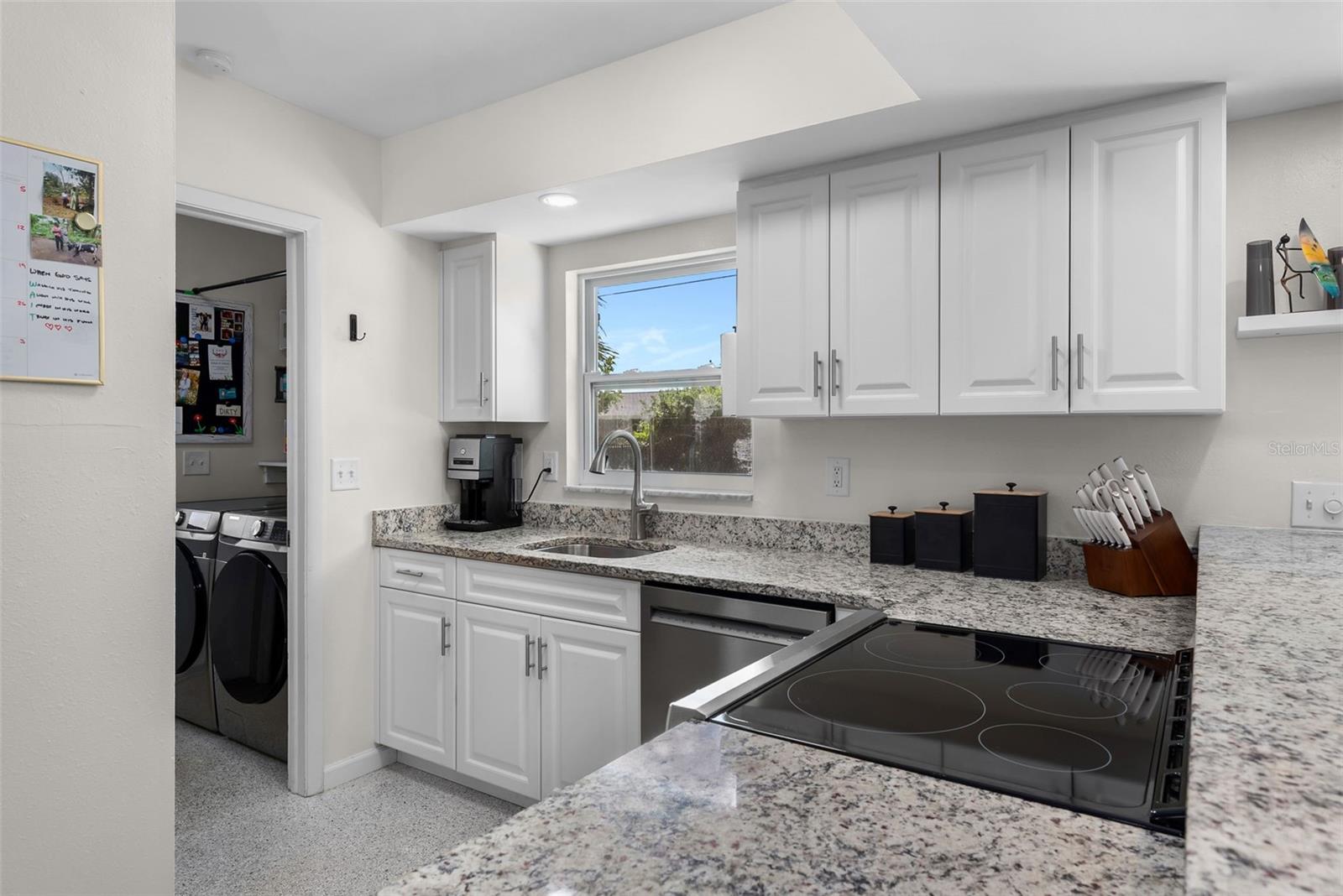 8081 CASCADAS AVE — photo 18