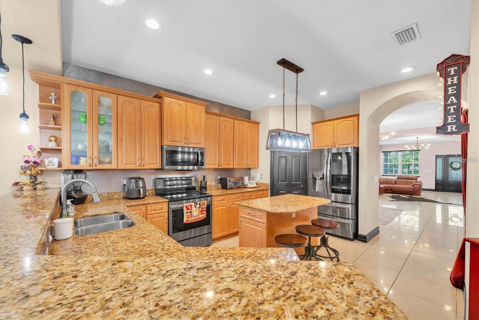 8930 N NEWPORT AVE — photo 15