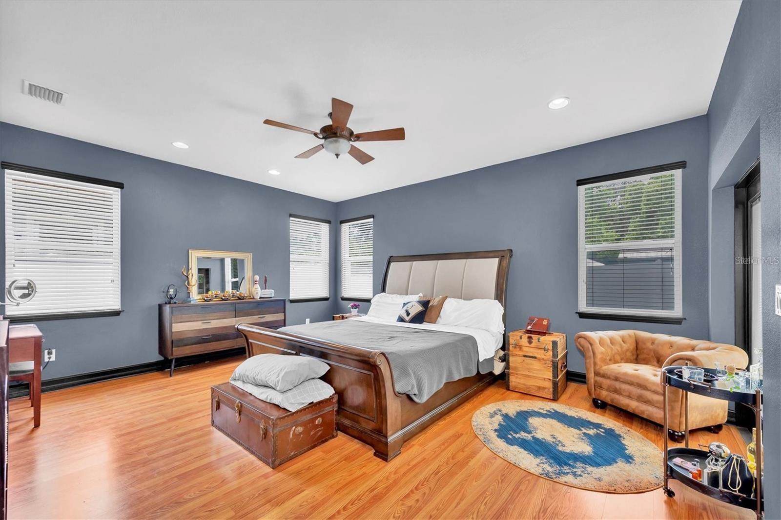 8930 N NEWPORT AVE — photo 25