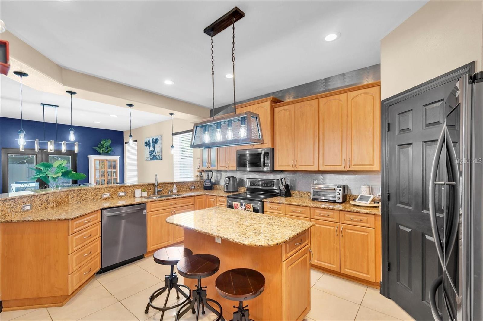 8930 N NEWPORT AVE — photo 17