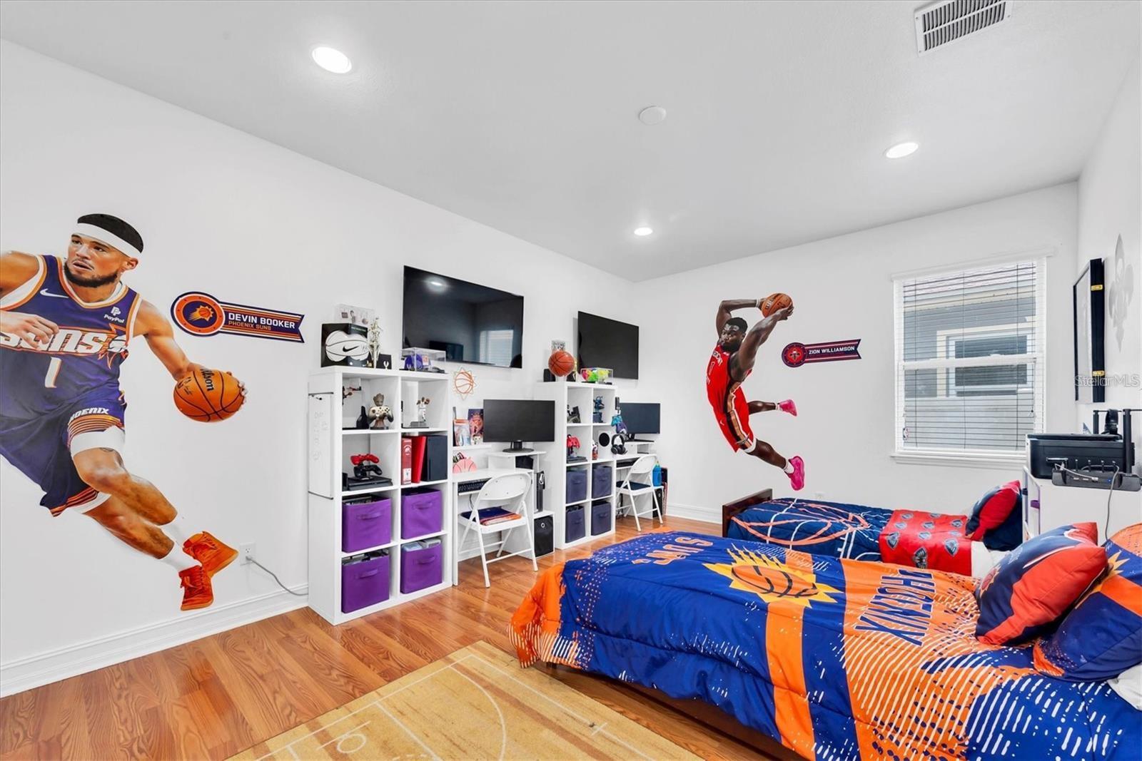 8930 N NEWPORT AVE — photo 33