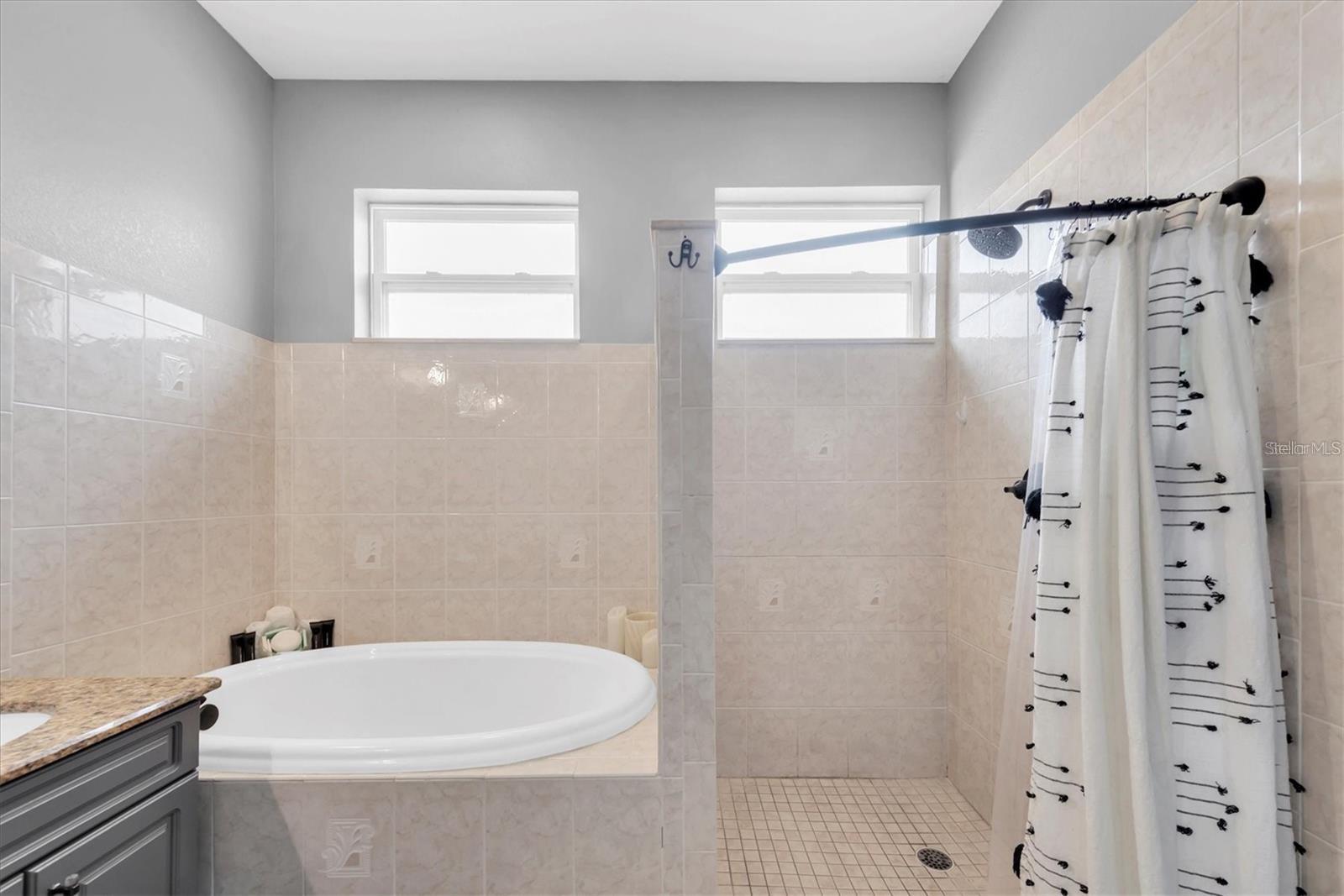 8930 N NEWPORT AVE — photo 36