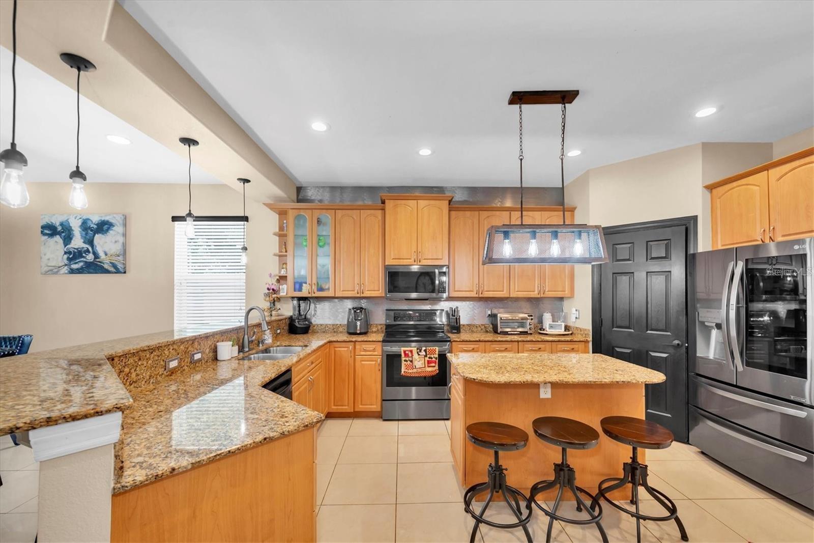 8930 N NEWPORT AVE — photo 14