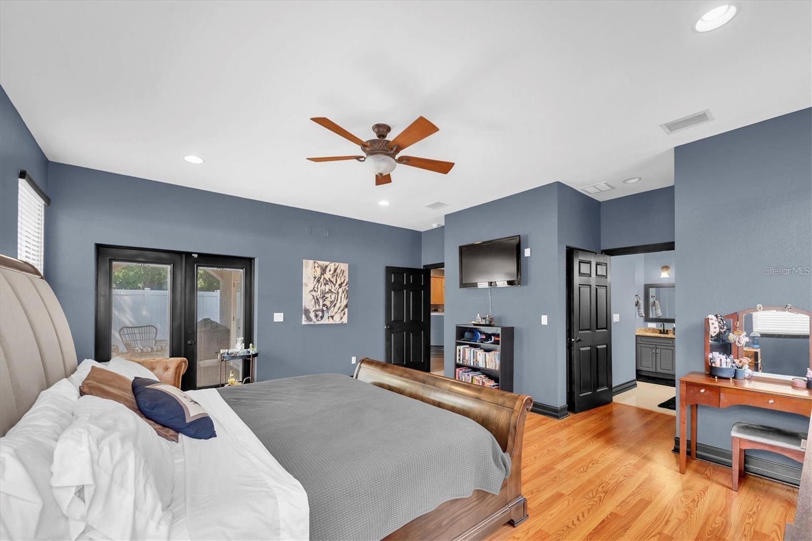 8930 N NEWPORT AVE — photo 27