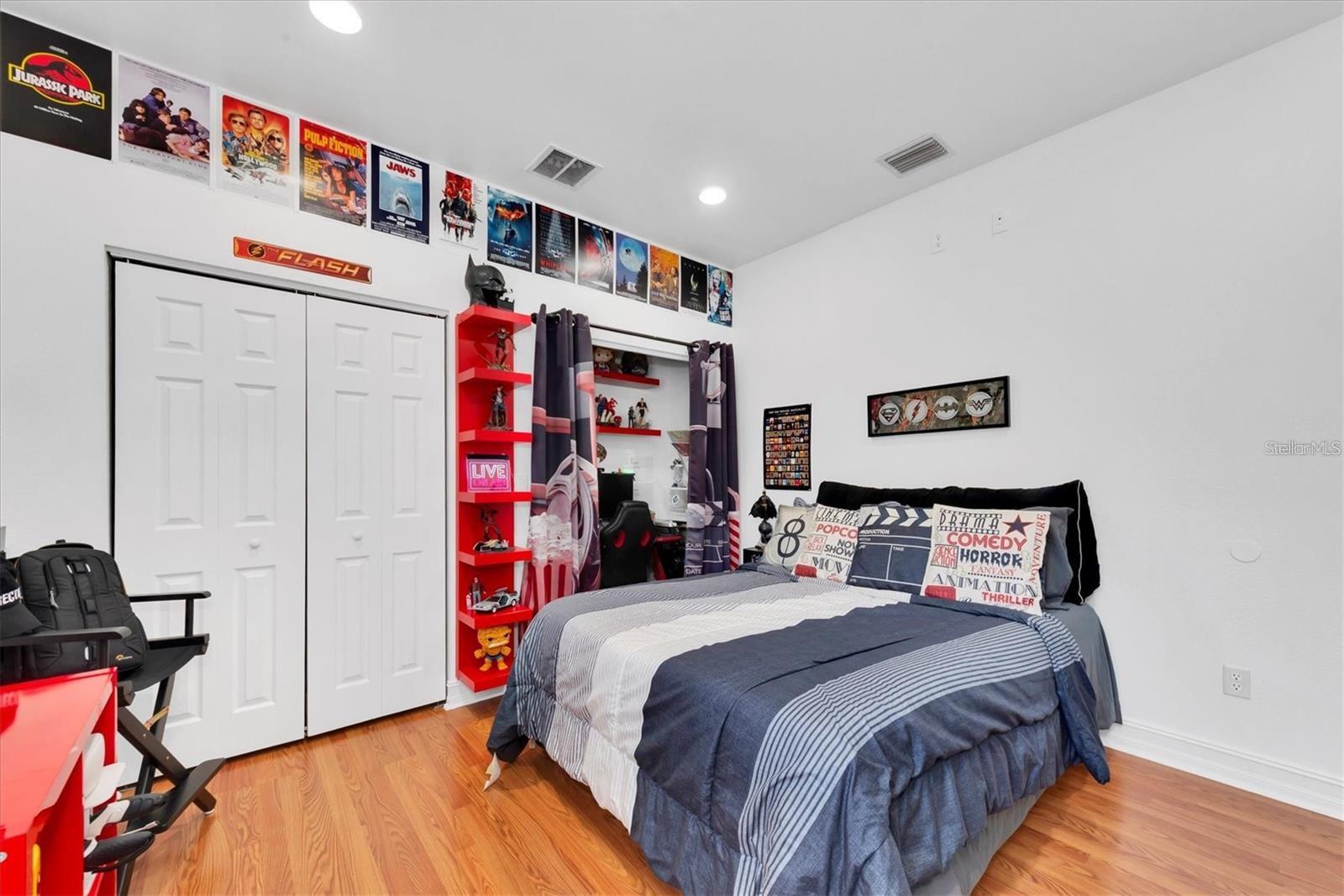 8930 N NEWPORT AVE — photo 31