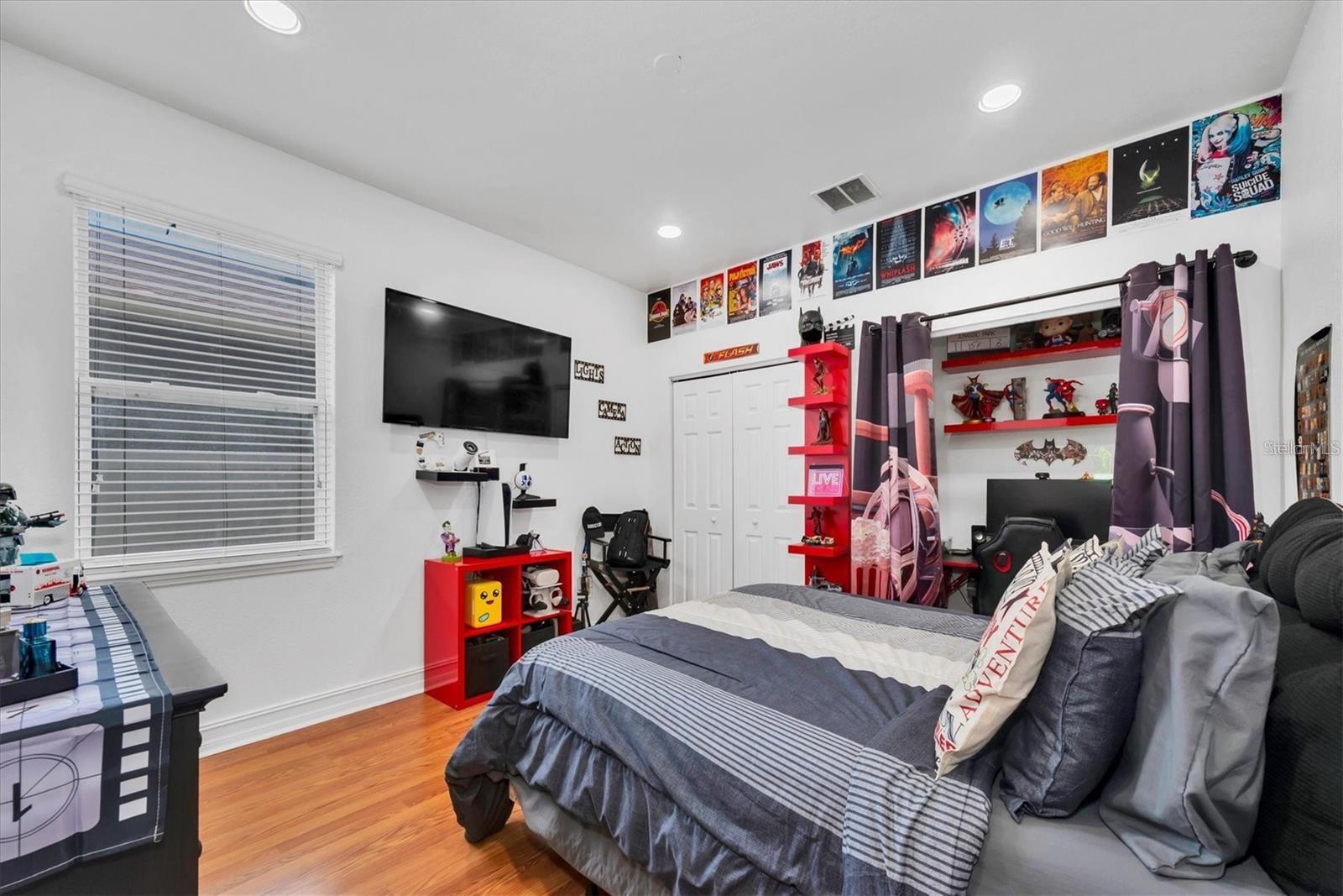 8930 N NEWPORT AVE — photo 30