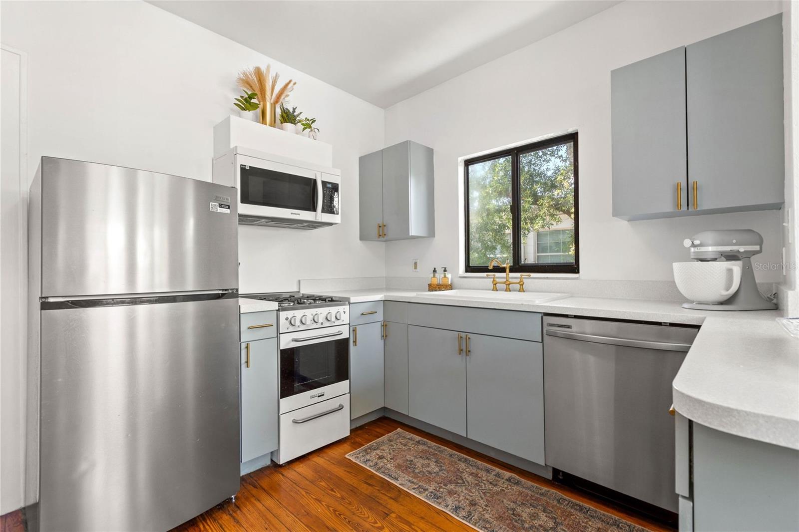 1423 DR MARTIN LUTHER KING JR ST N — photo 22