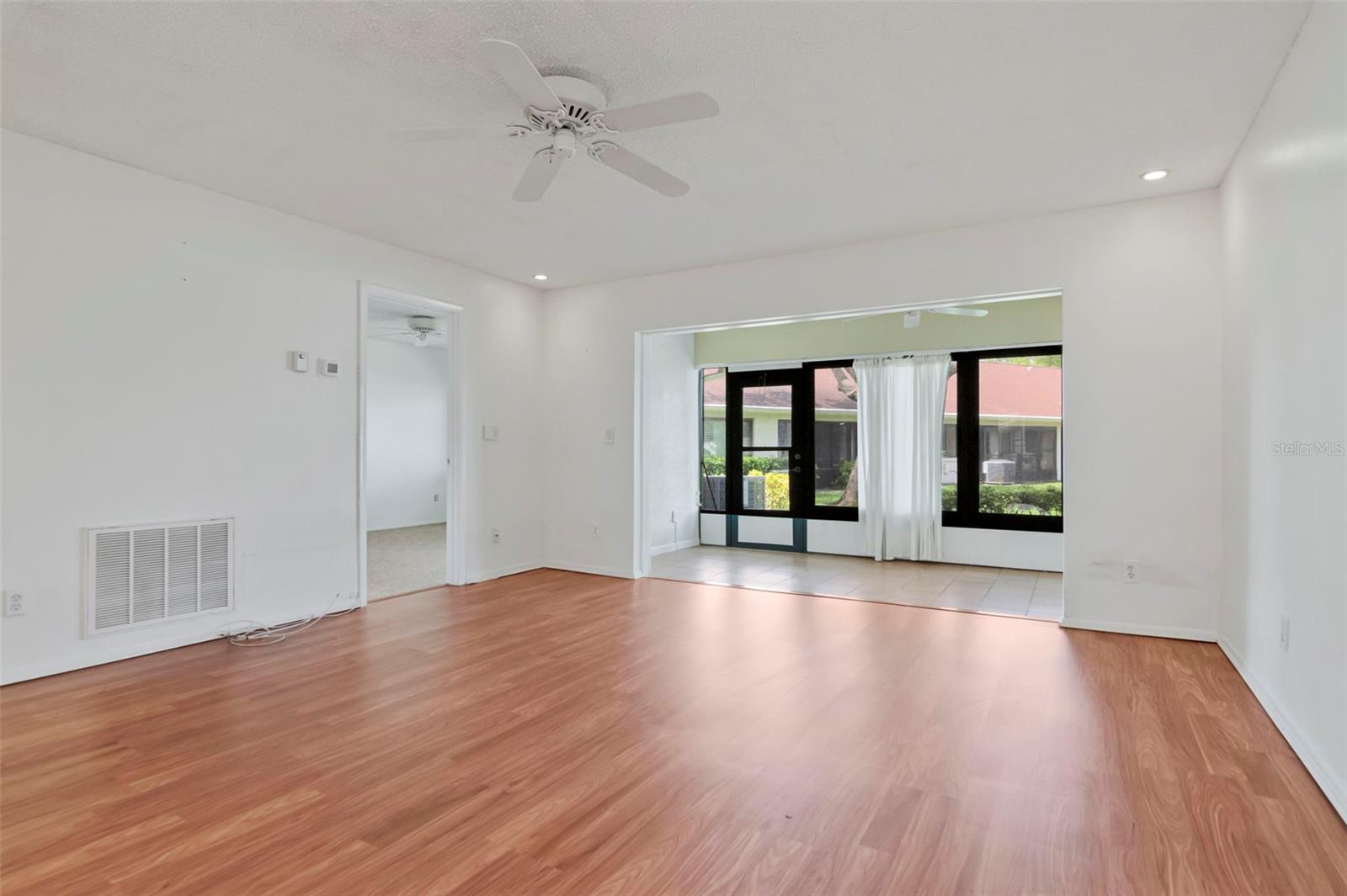 2569 LAURELWOOD DR #11B — photo 16