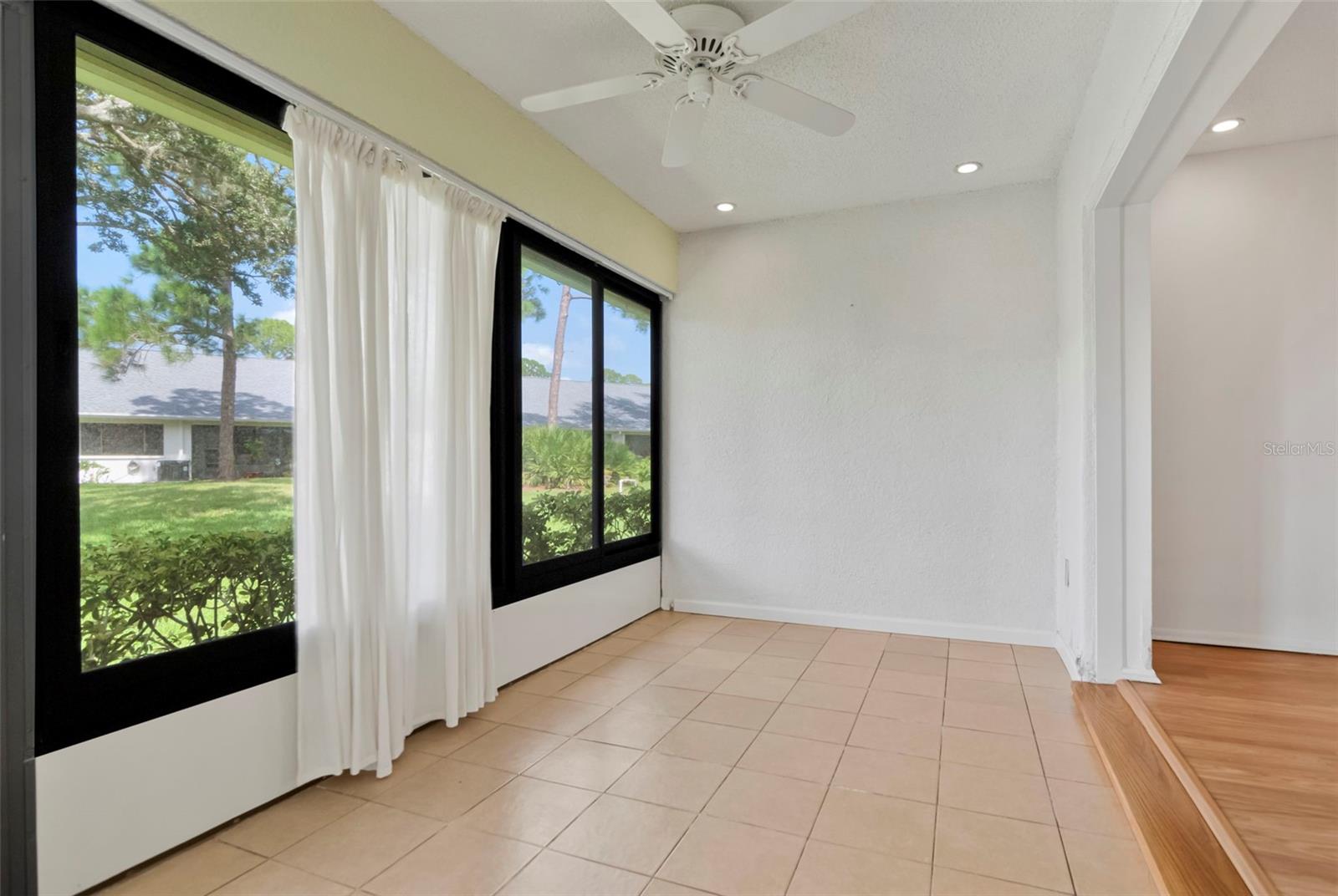 2569 LAURELWOOD DR #11B — photo 22