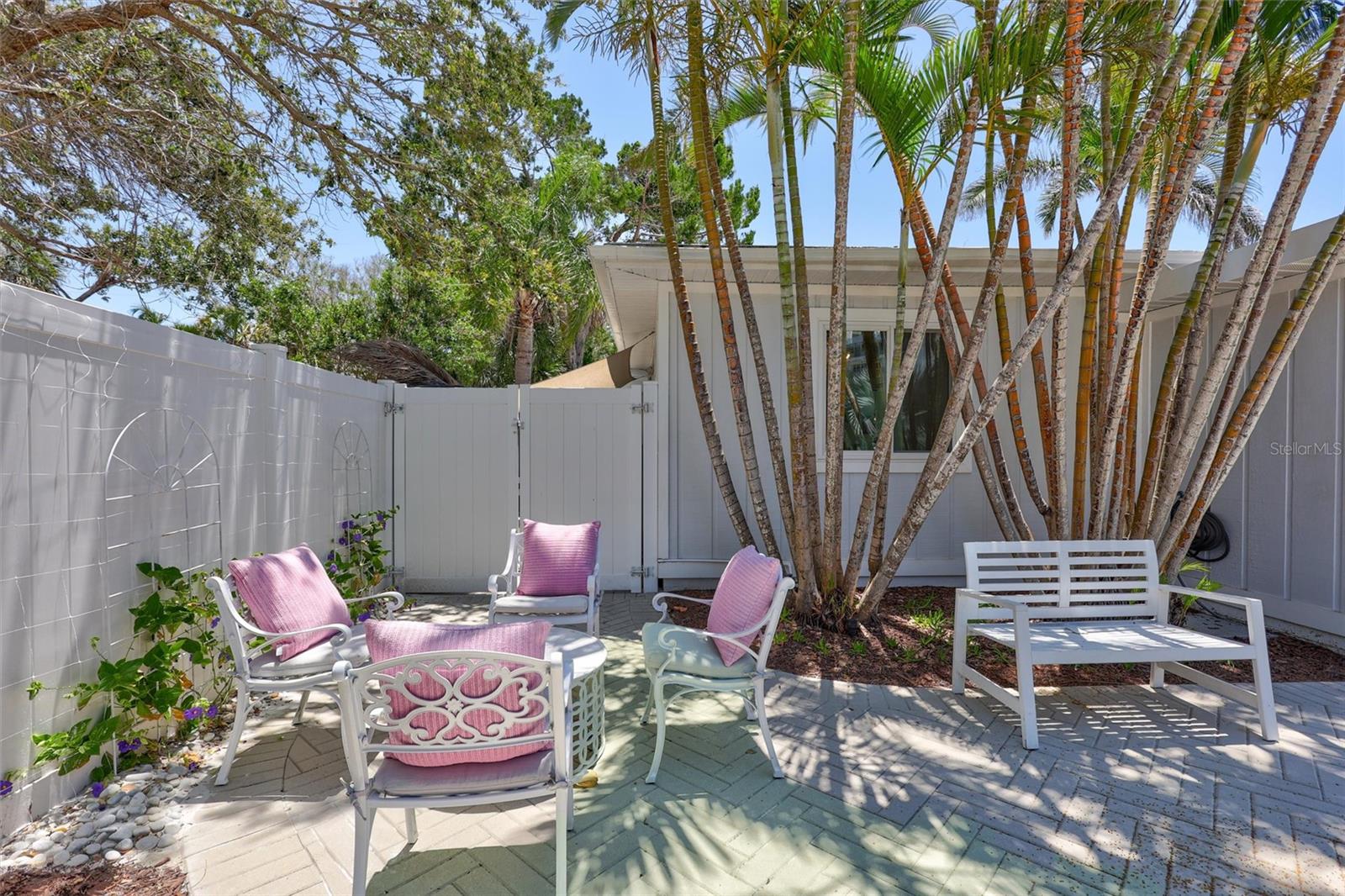 643 CALLE DEL OTONO — photo 37