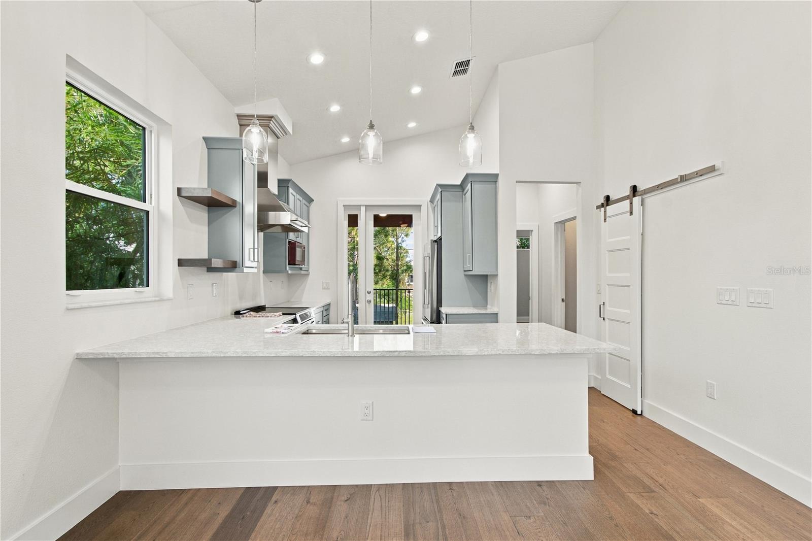 316 INDIANA AVE — photo 10
