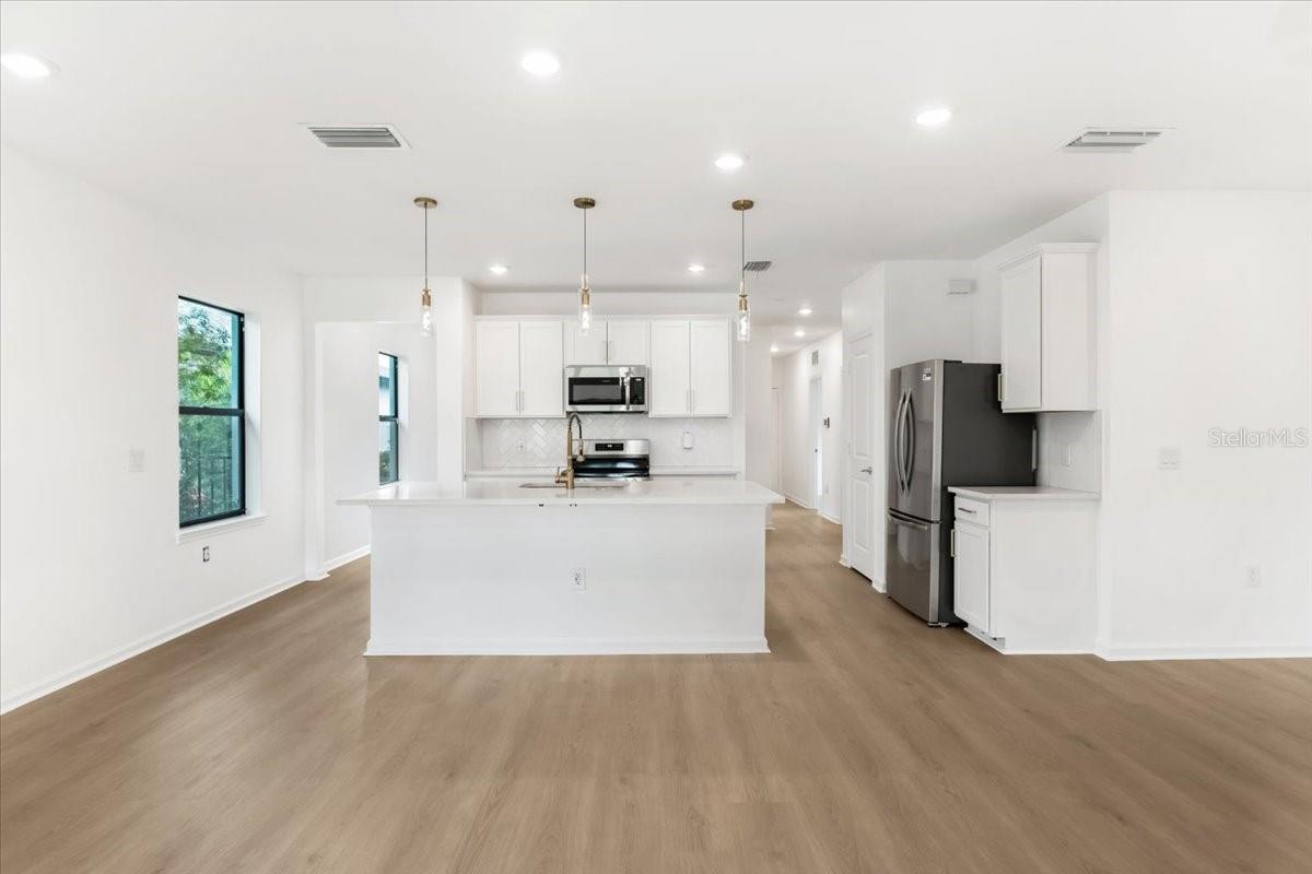 6559 SILVERSTAR DR — photo 4