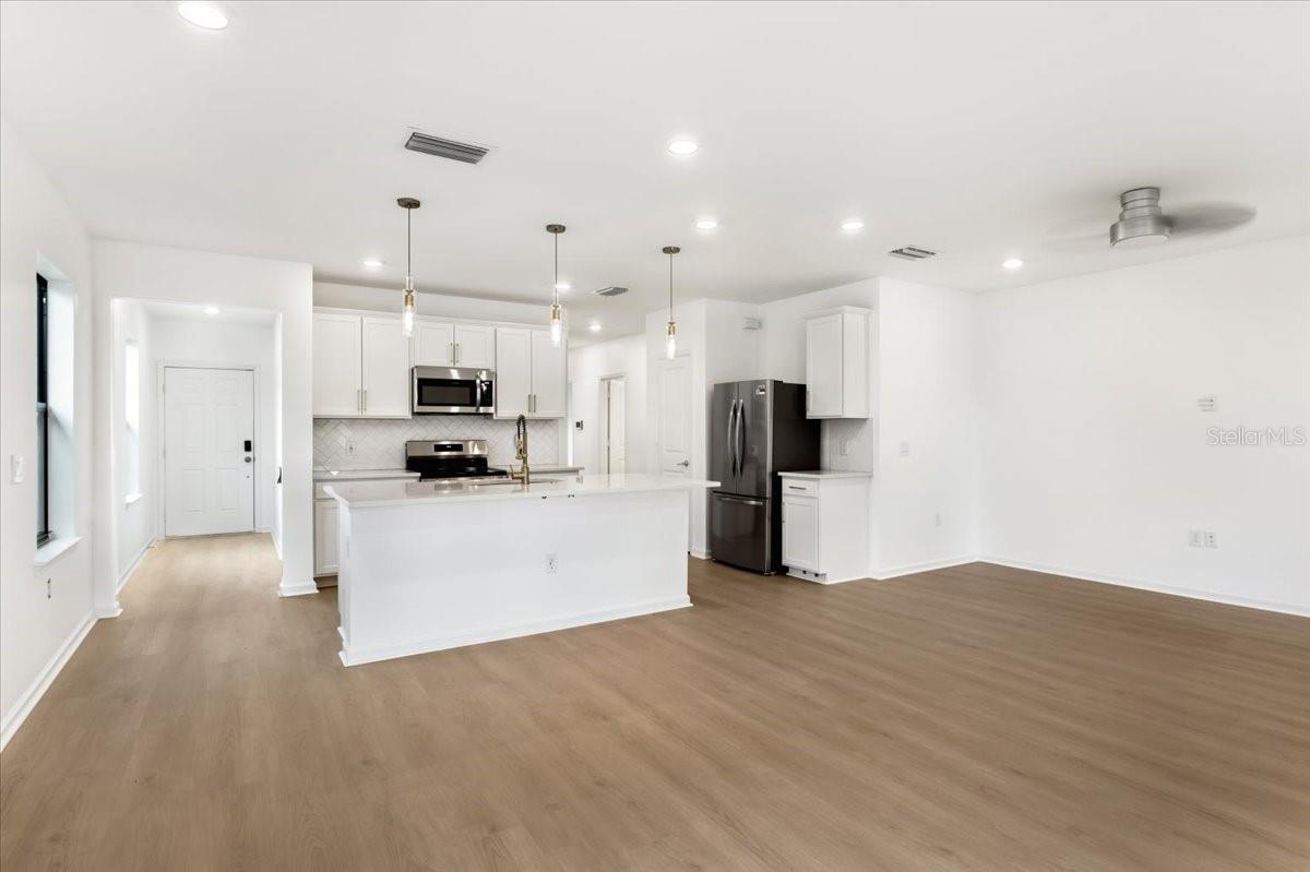 6559 SILVERSTAR DR — photo 10