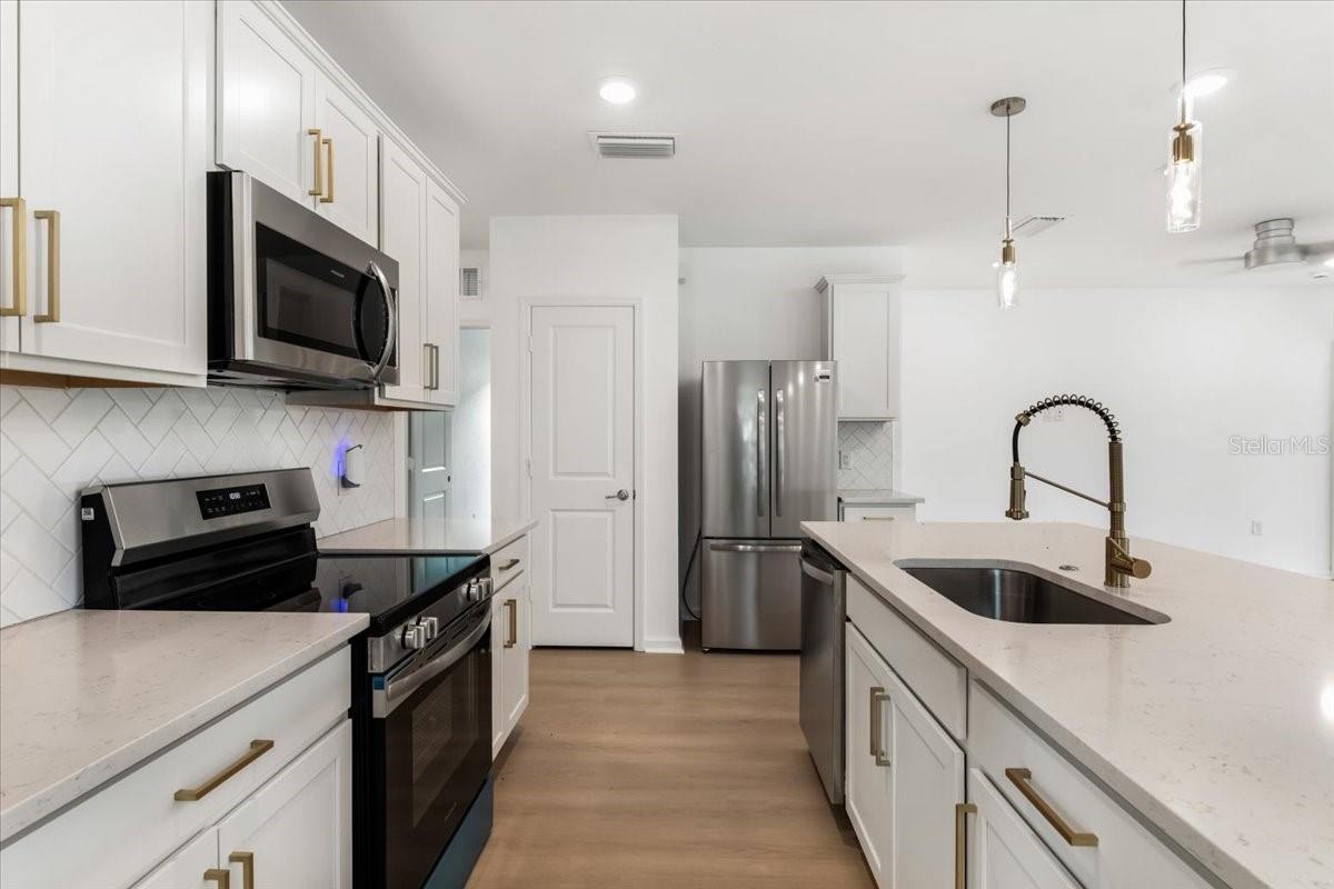 6559 SILVERSTAR DR — photo 9