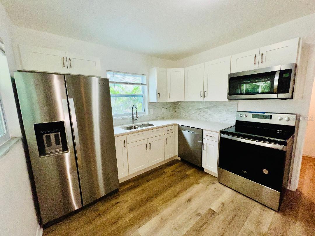 1247 DAVIS RD — photo 4