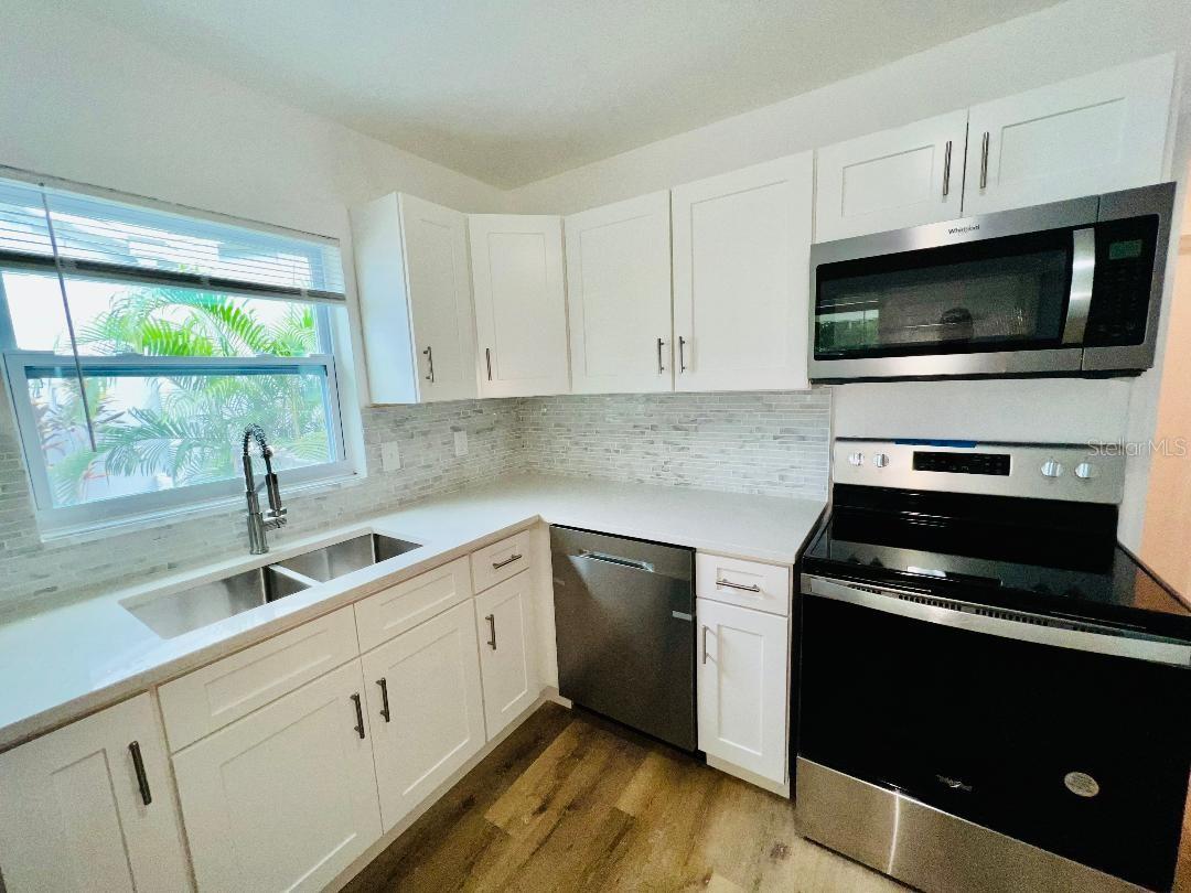 1247 DAVIS RD — photo 6