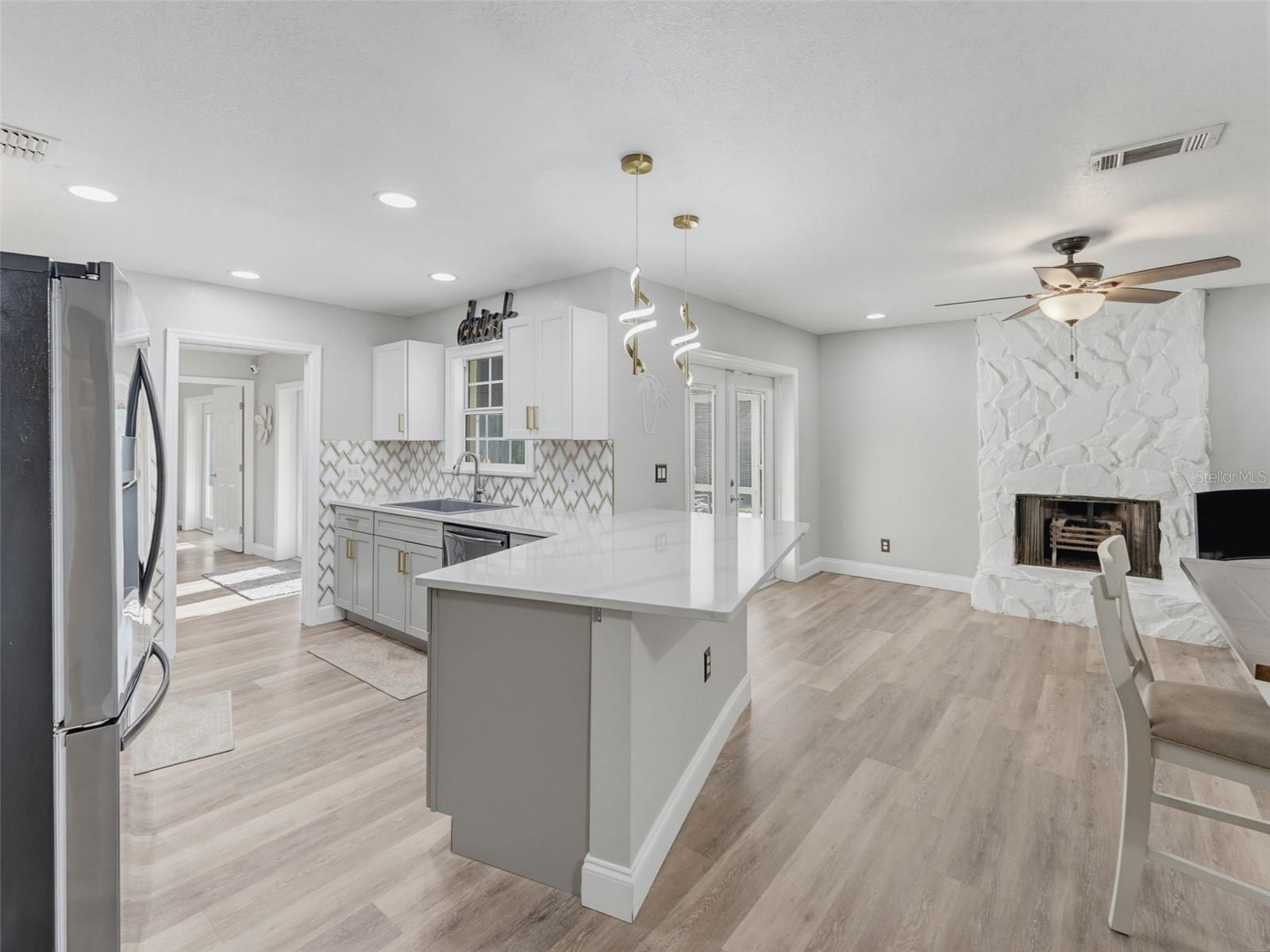 1846 DEL ROBLES DR — photo 17