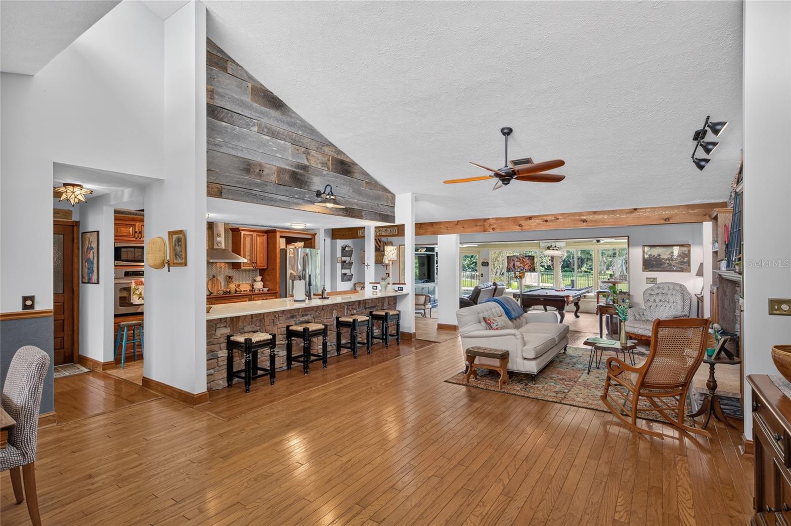 906 RETRIEVER AVE — photo 25