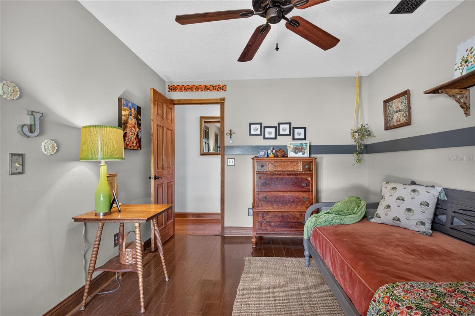 906 RETRIEVER AVE — photo 47
