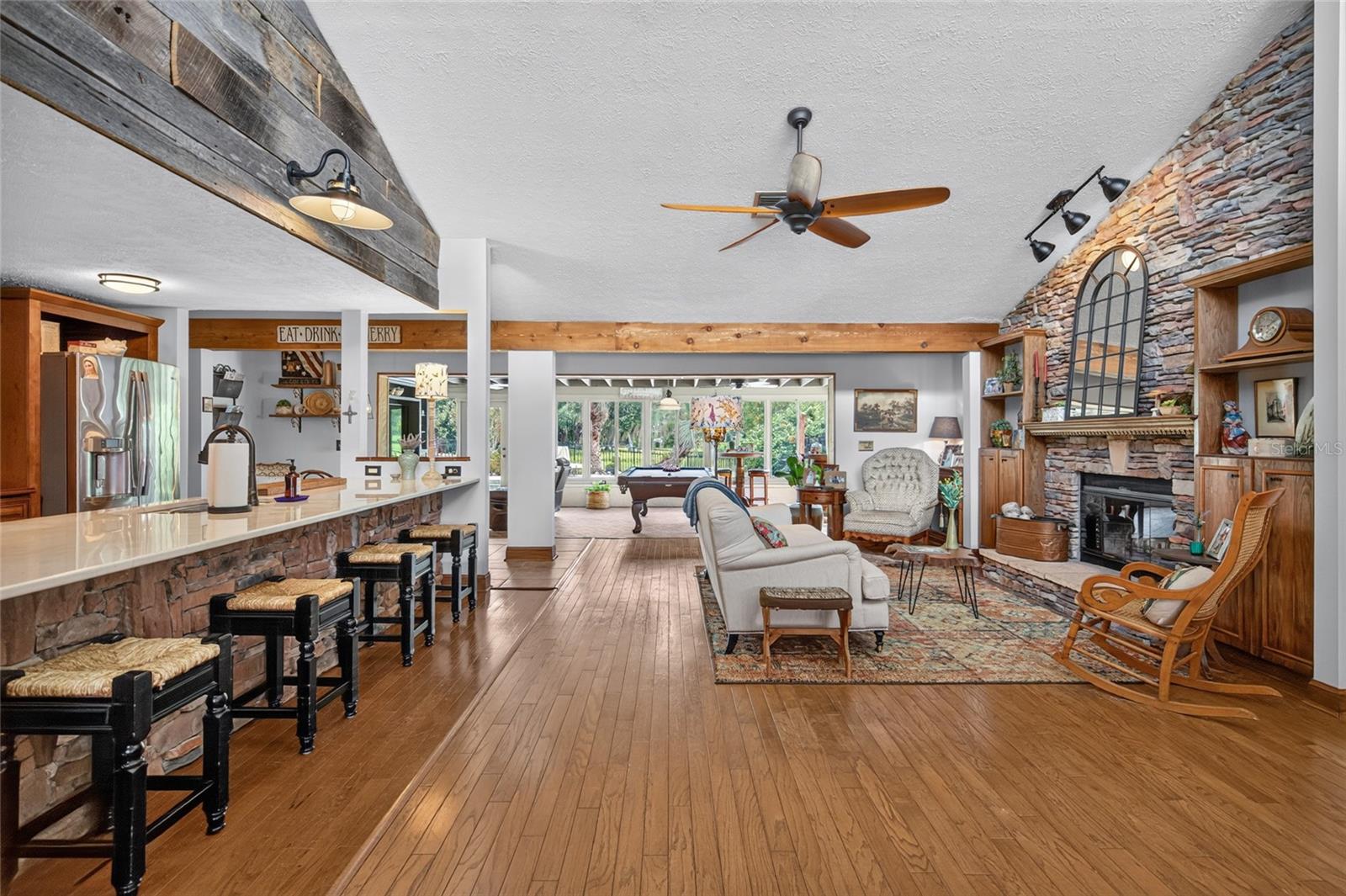 906 RETRIEVER AVE — photo 19