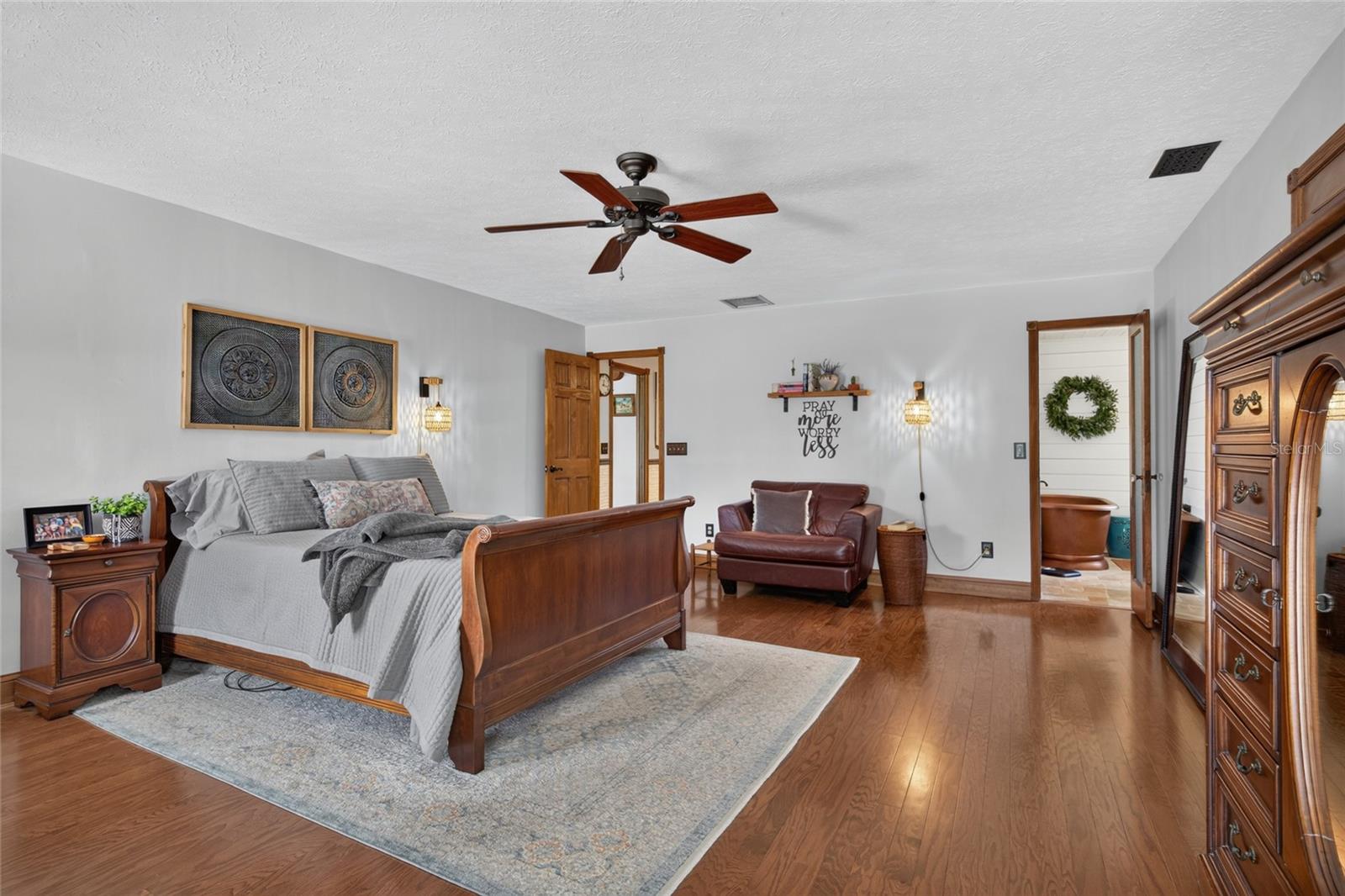 906 RETRIEVER AVE — photo 36