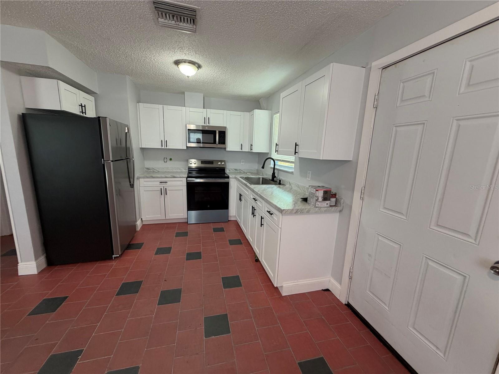 3096 GREEN ACRES AVE — photo 6