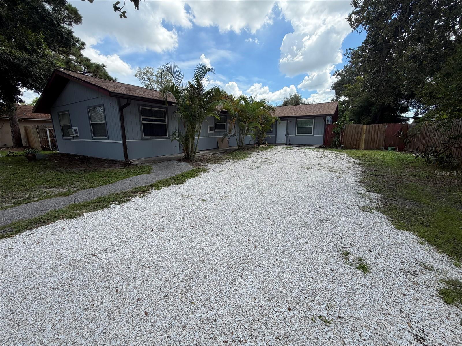 3096 GREEN ACRES AVE — photo 2