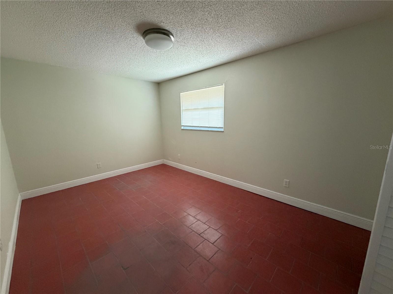 3096 GREEN ACRES AVE — photo 9