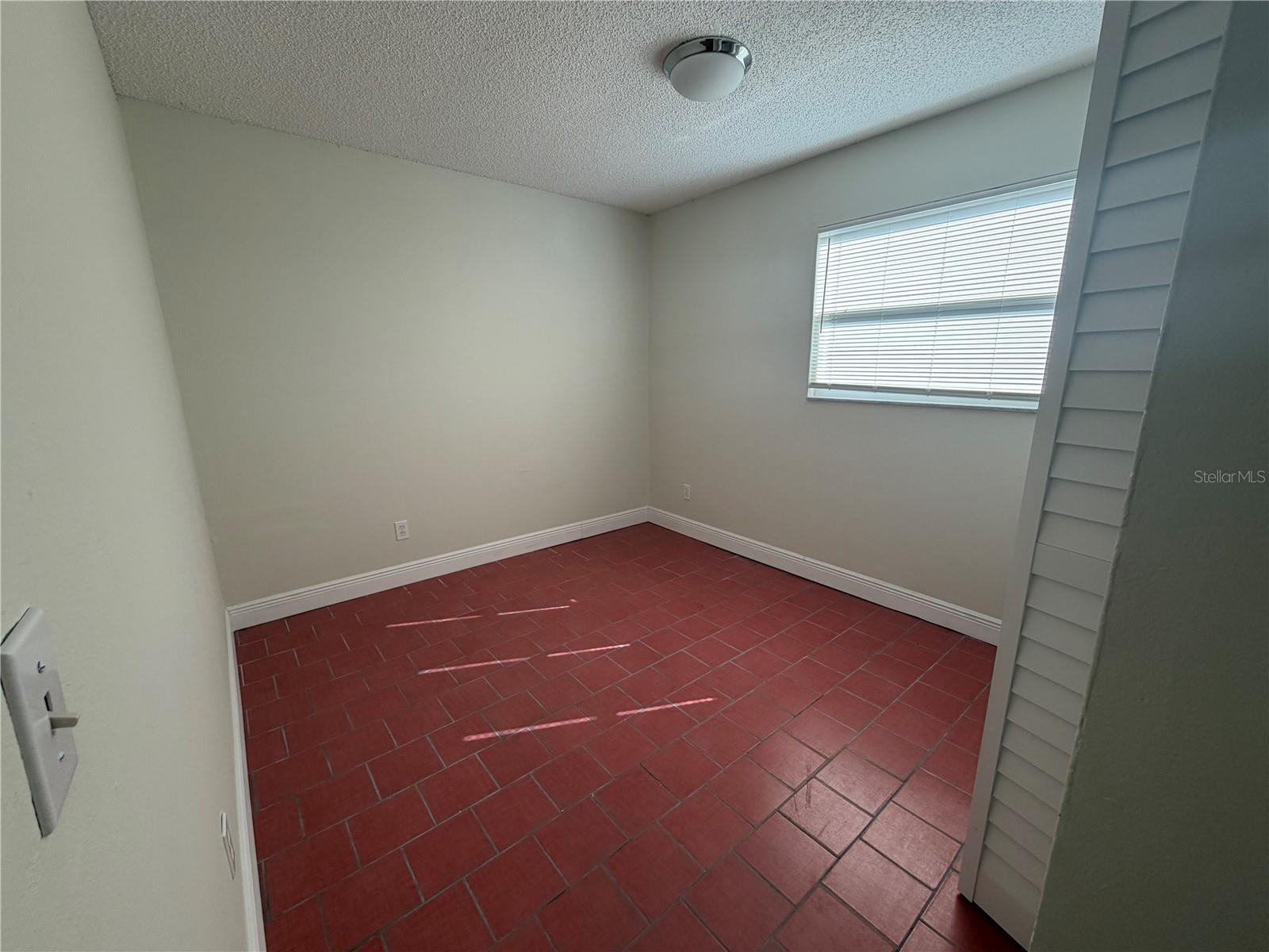 3096 GREEN ACRES AVE — photo 12