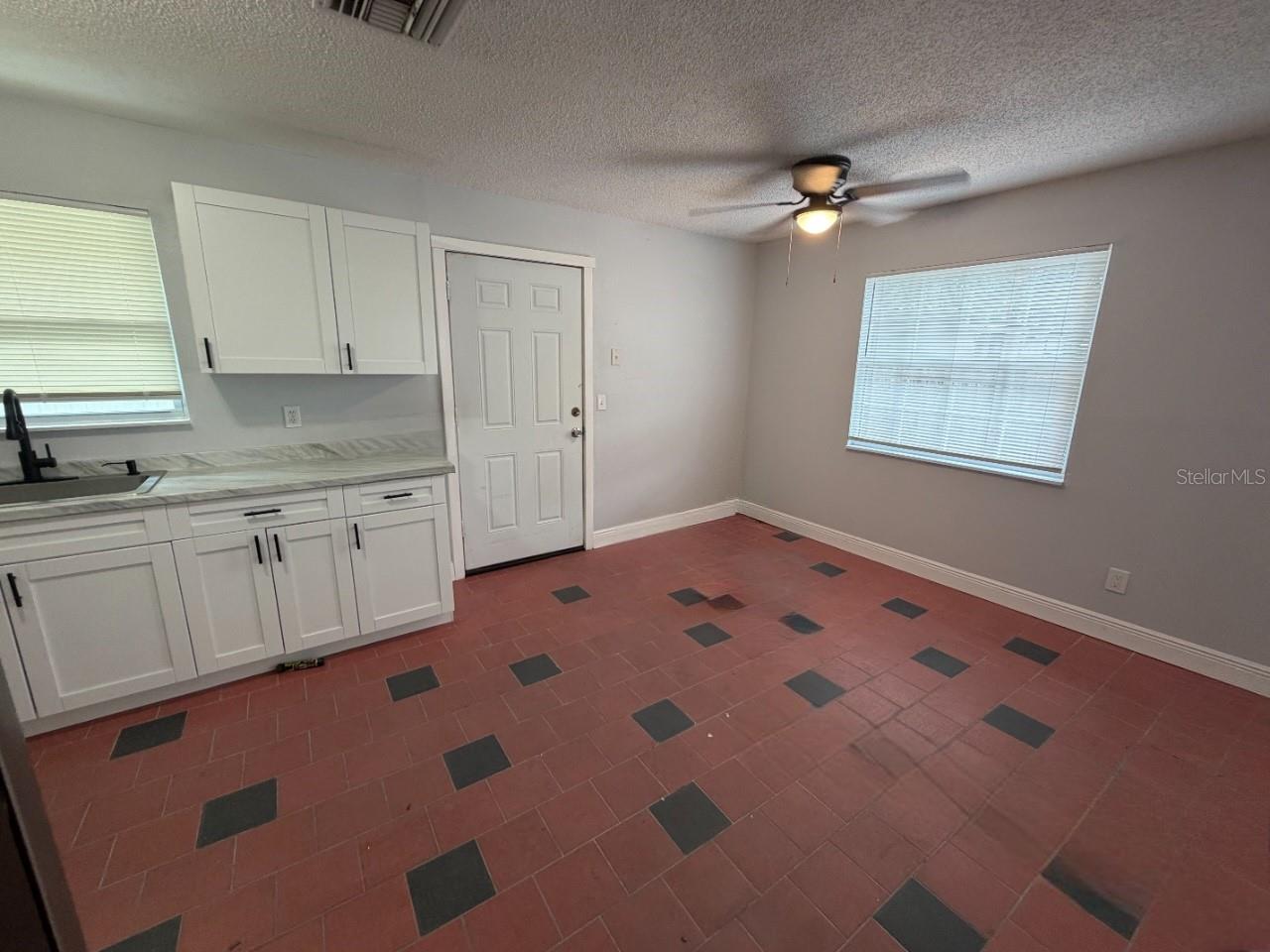 3096 GREEN ACRES AVE — photo 8