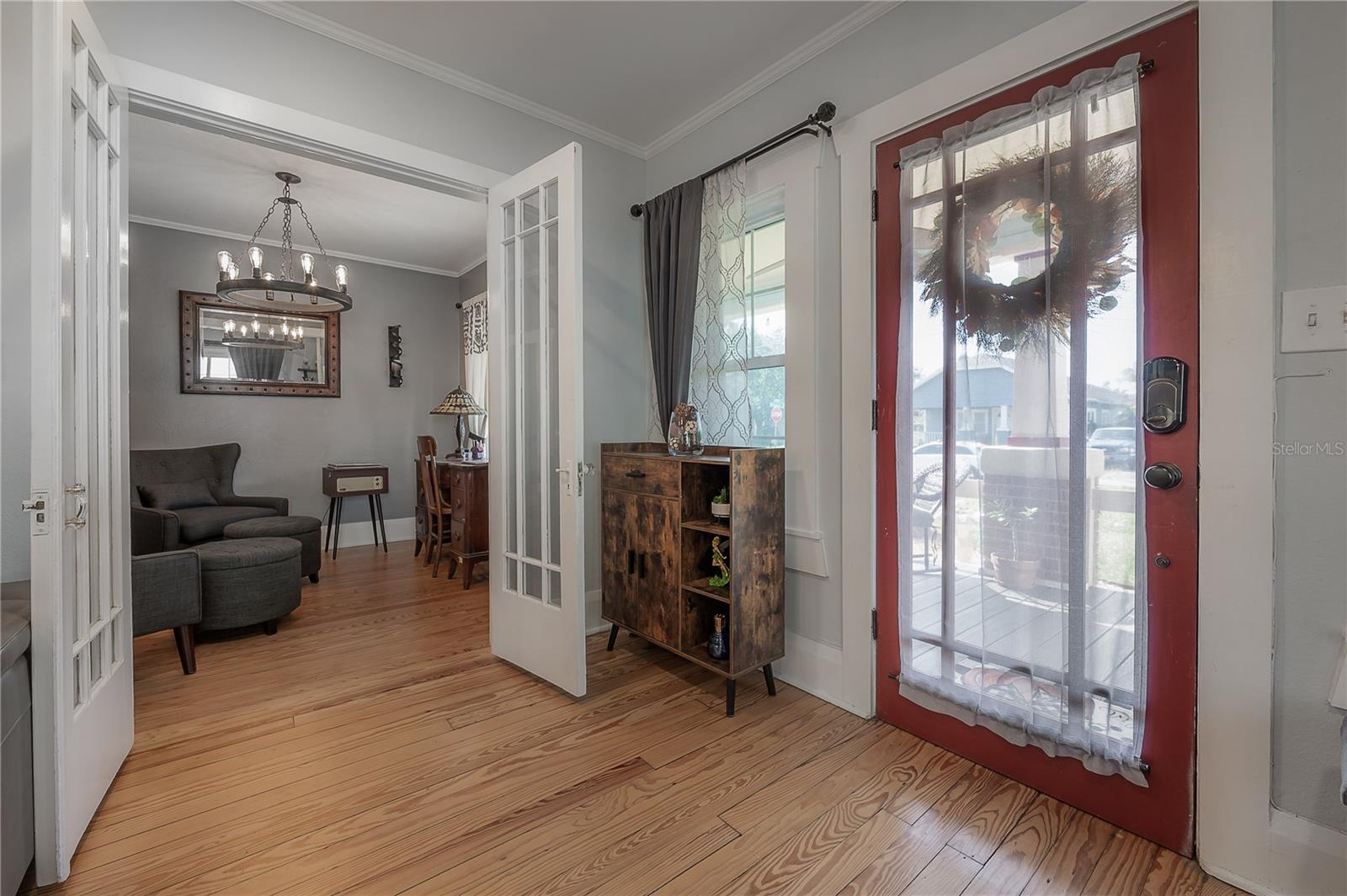 203 W FRIERSON AVE — photo 20
