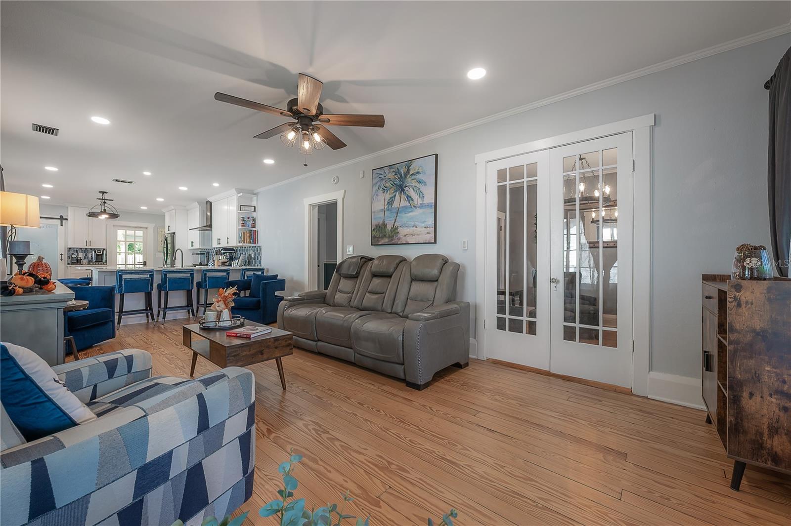 203 W FRIERSON AVE — photo 19