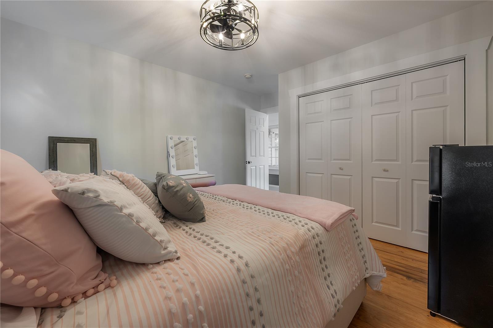 203 W FRIERSON AVE — photo 34