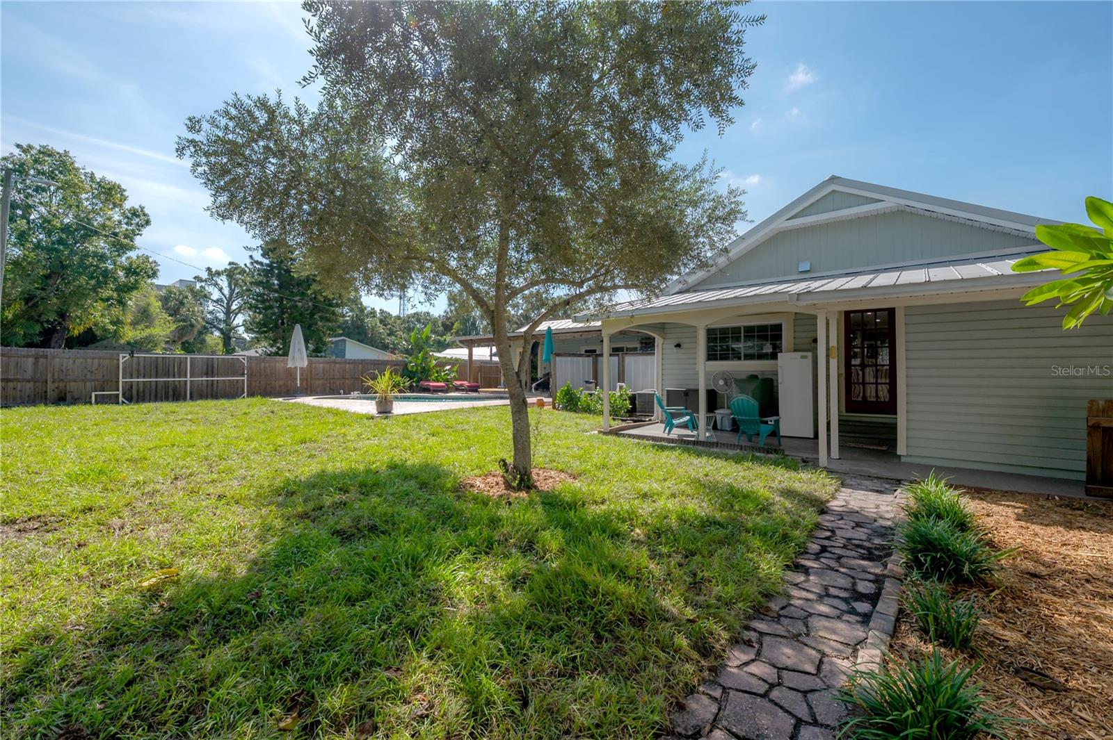 203 W FRIERSON AVE — photo 61