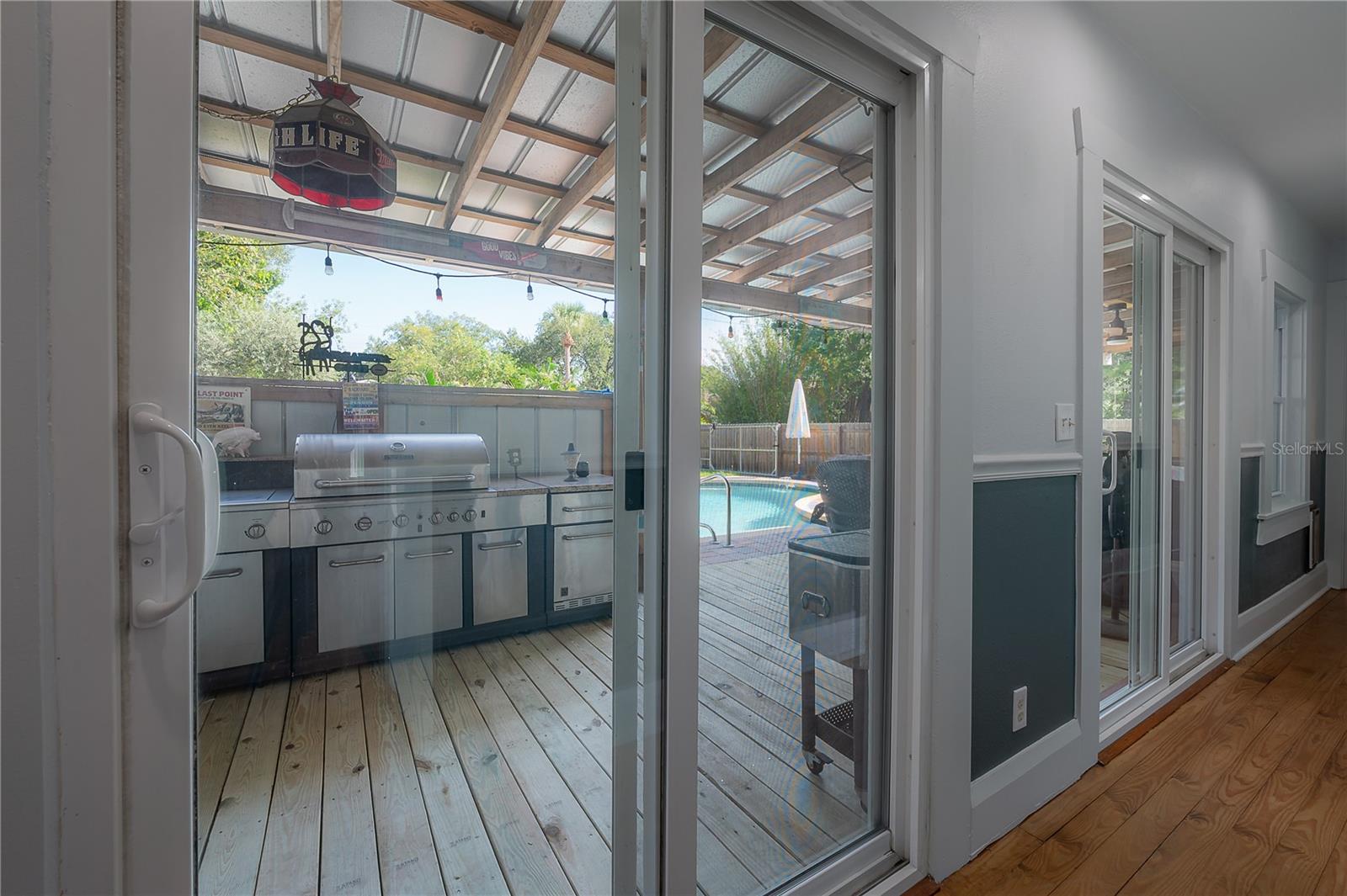 203 W FRIERSON AVE — photo 38