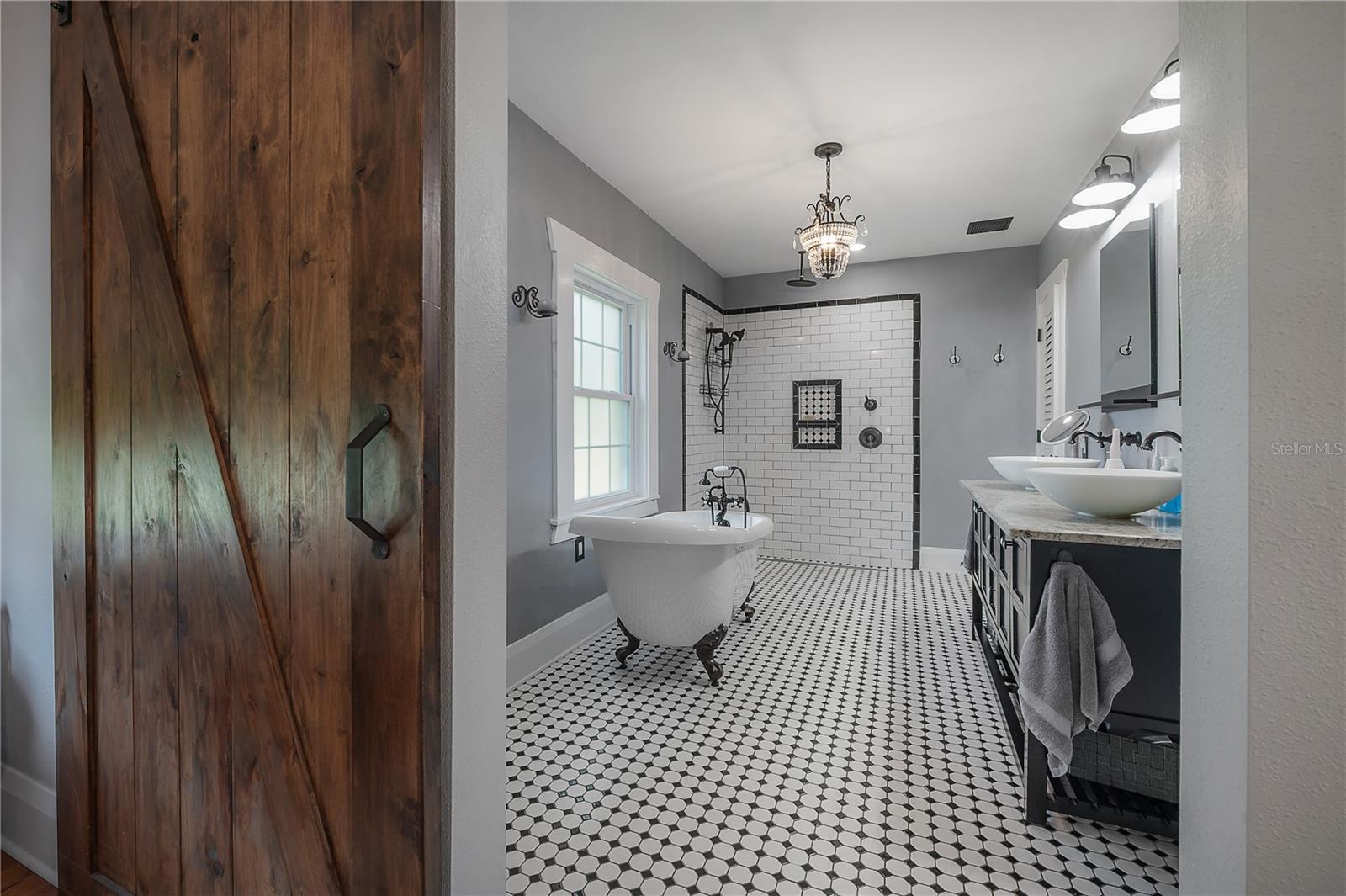 203 W FRIERSON AVE — photo 25