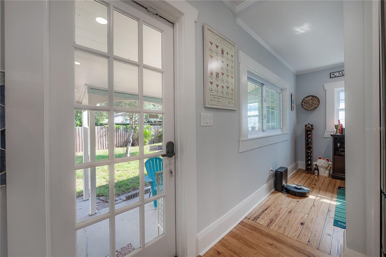 203 W FRIERSON AVE — photo 32