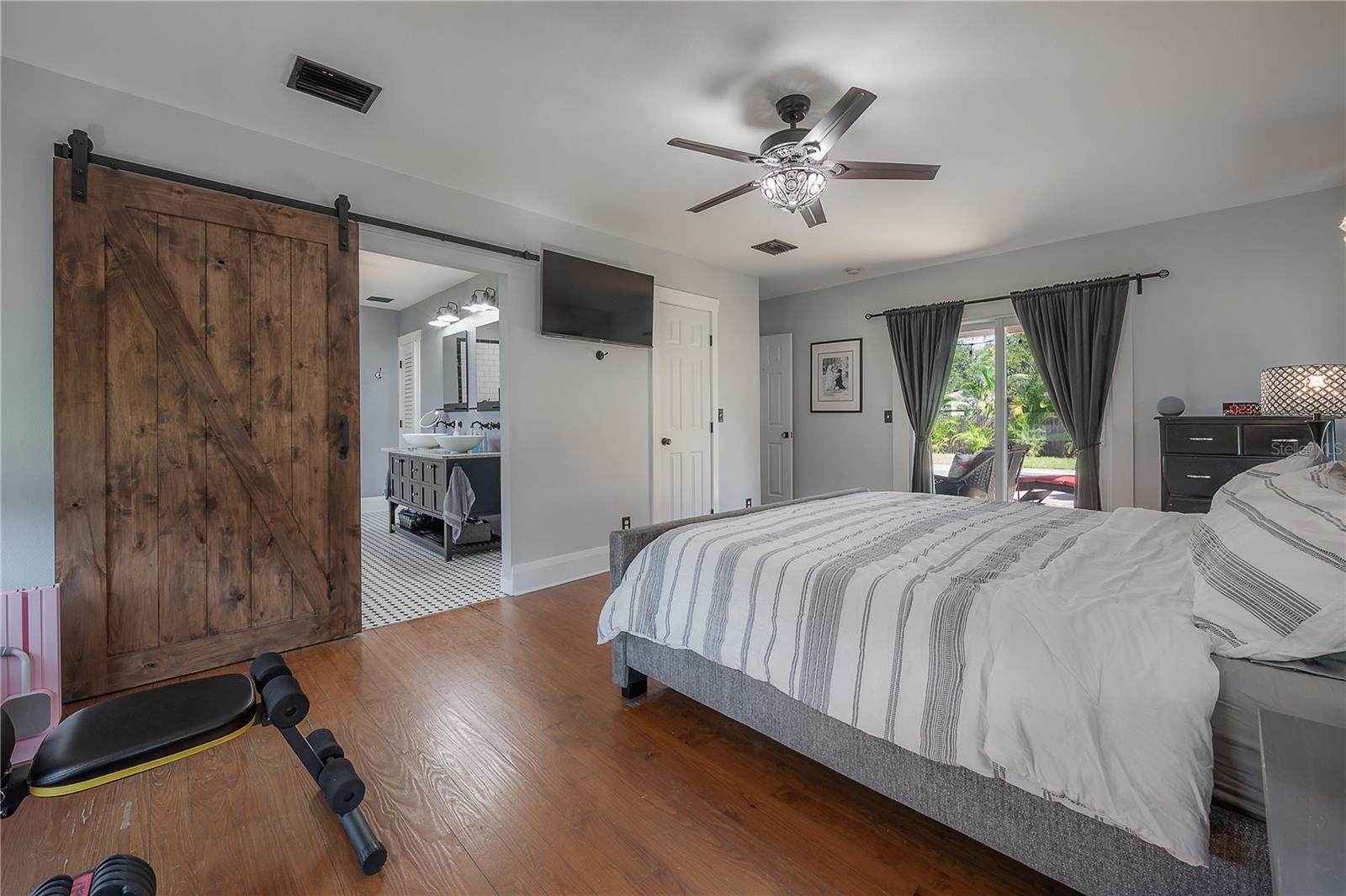 203 W FRIERSON AVE — photo 24