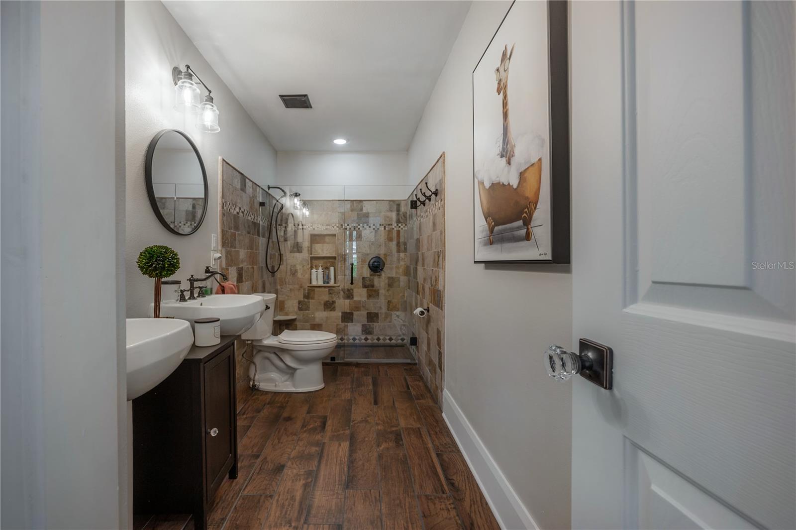203 W FRIERSON AVE — photo 35