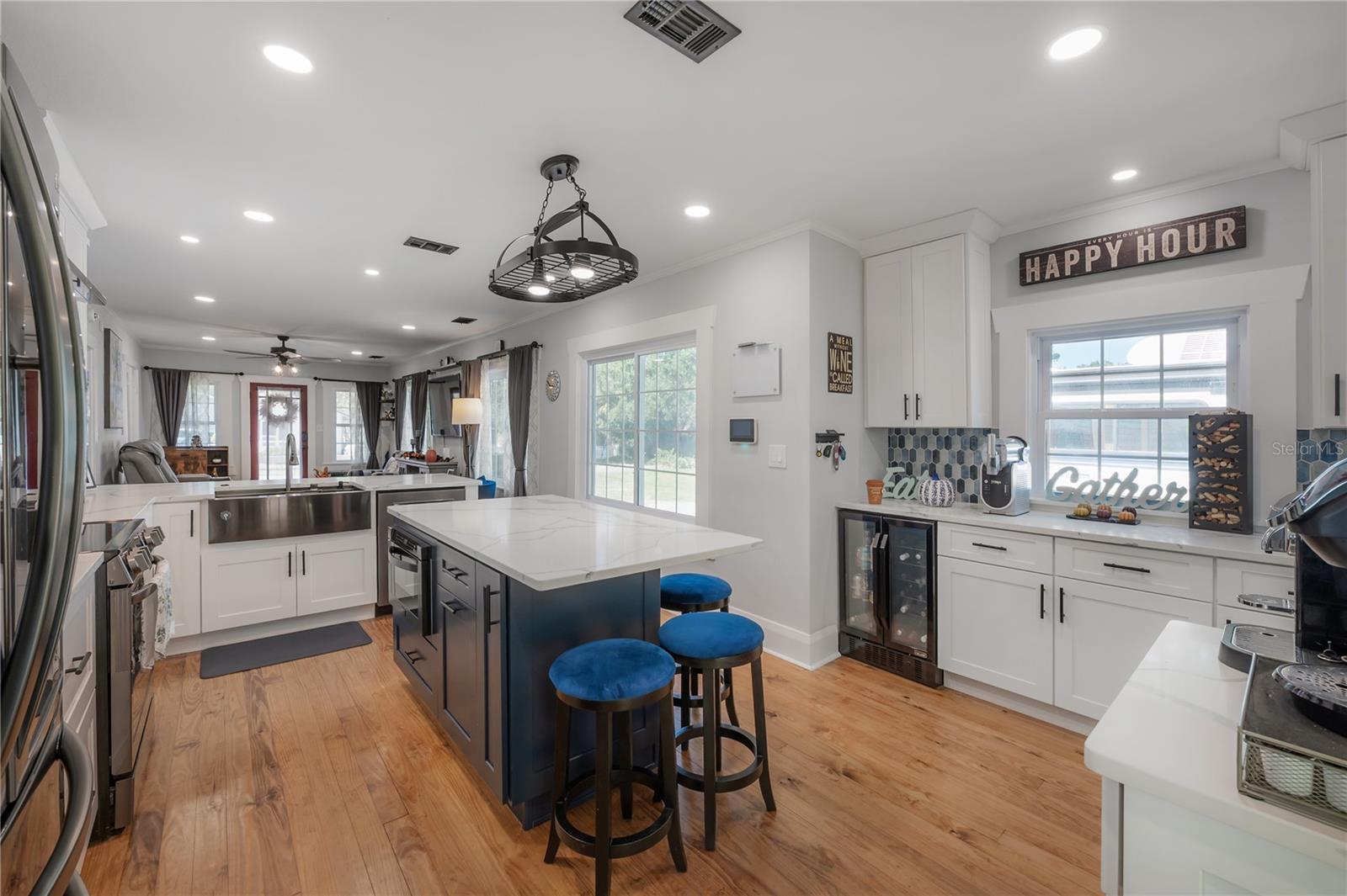 203 W FRIERSON AVE — photo 13